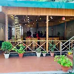 Aura Stays By Mm Hotel