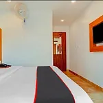 Hotel Clock View Square
