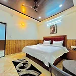 Endeavour Homestay Rooftop Restraunt