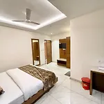 Hotel M G - Palace Near Mall Road - Restaurant And Private Parking And Lift Facilitie - Hygiene & Spacious Room - A Premium Hotel In Mussoorie