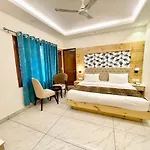 Hotel M G - Palace Near Mall Road - Restaurant And Private Parking And Lift Facilitie - Hygiene & Spacious Room - A Premium Hotel In Mussoorie