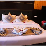 A Luxuary Hotel Kishna # Palace Premuim Near The Mall Road - A Luxury Room With Newly Decorated And Renovated Room - With Wifi - Room Service Available - Book Now