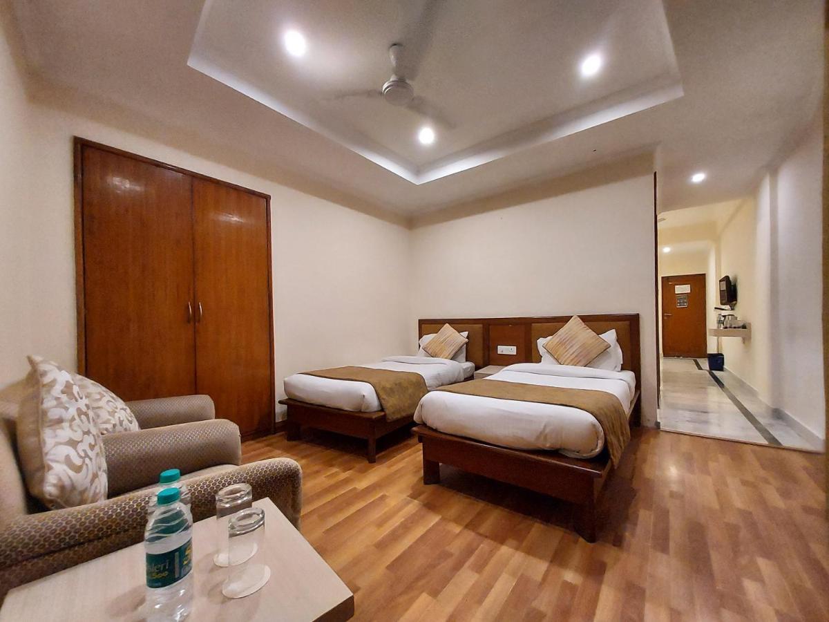 Tulip Castle Mall Road Hotel