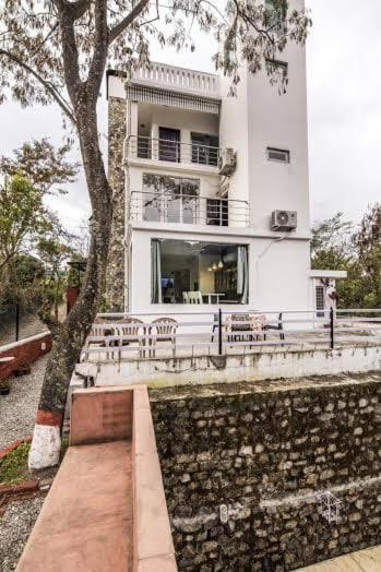 Midwood Breeze 3*