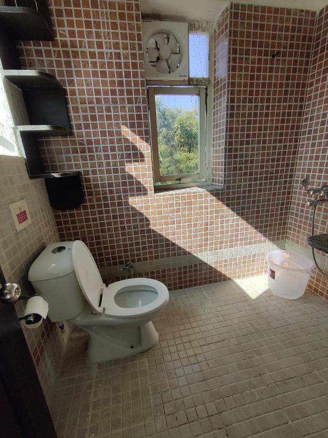 Midwood Breeze Hotel 3*