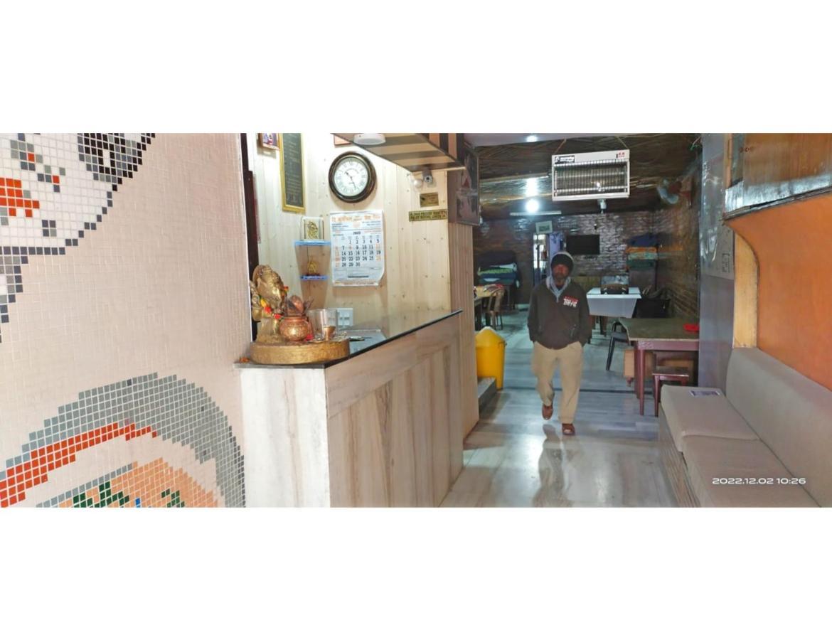 Walnut Grove, Homestay