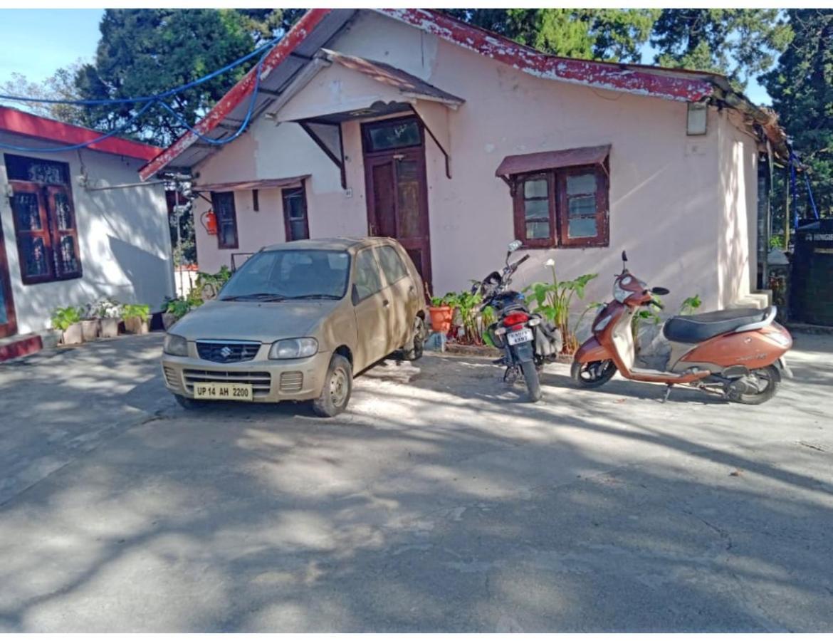 Walnut Grove, Homestay