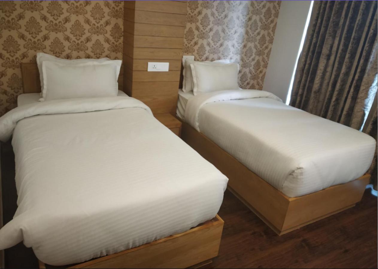 Hotel Yashshree Mall Road