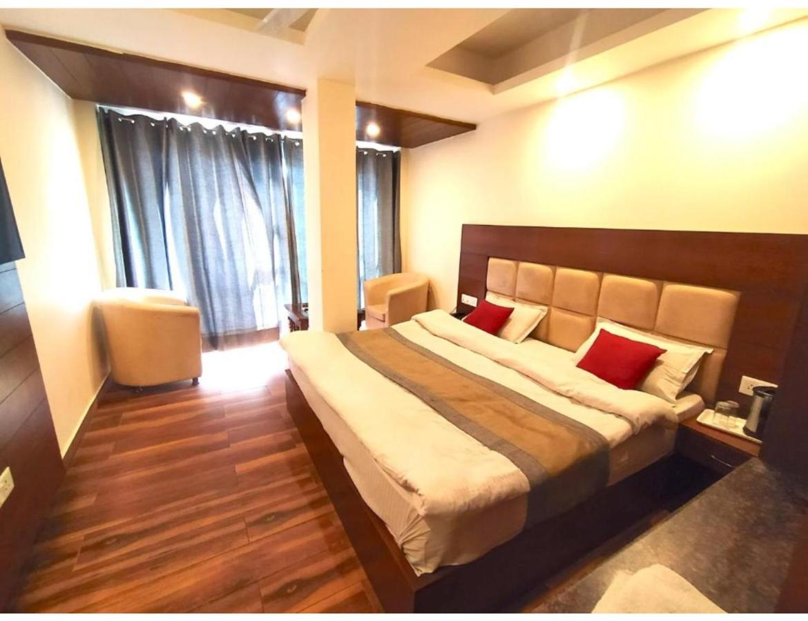 Homestay Samrat Hotel,