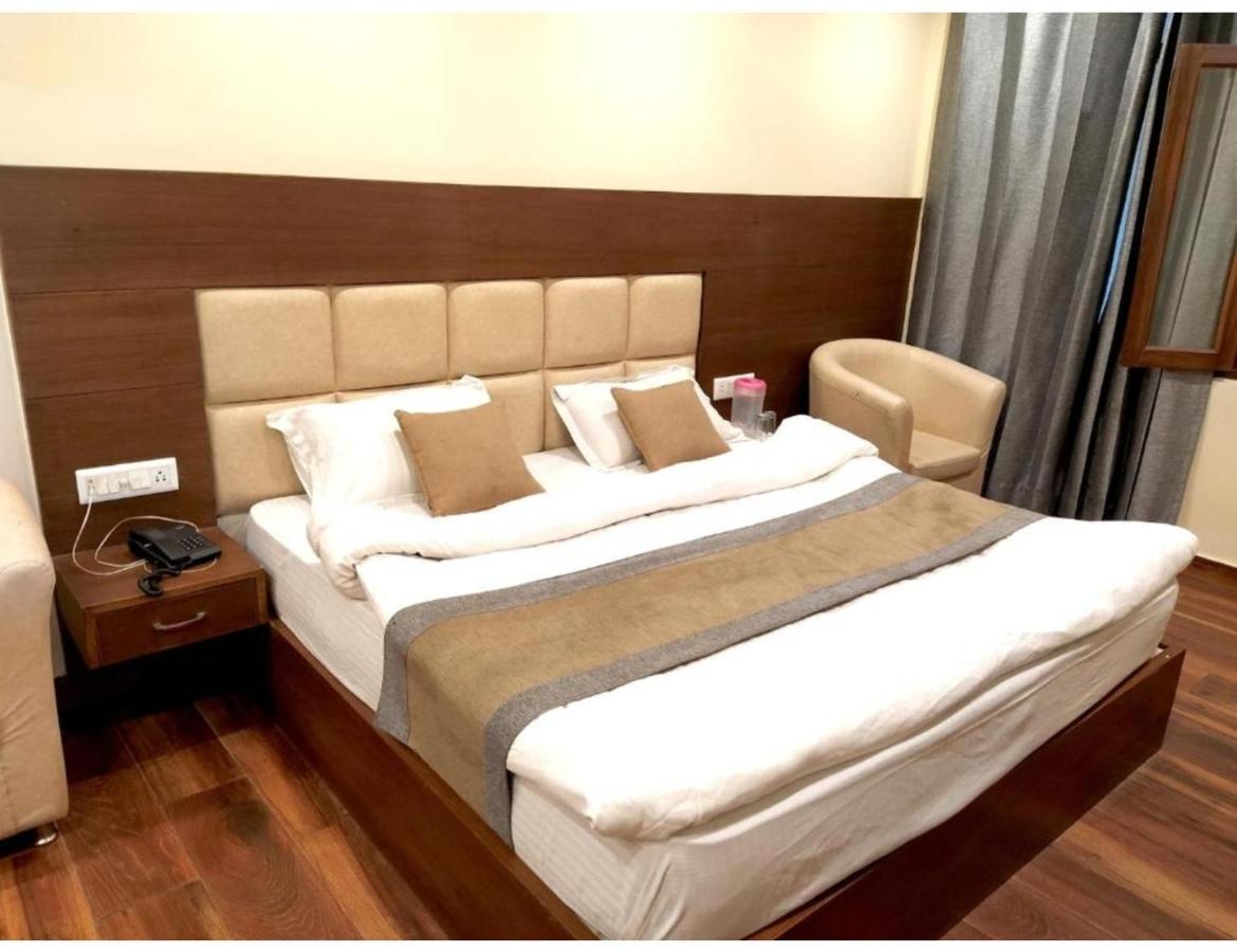 Samrat Hotel, Homestay