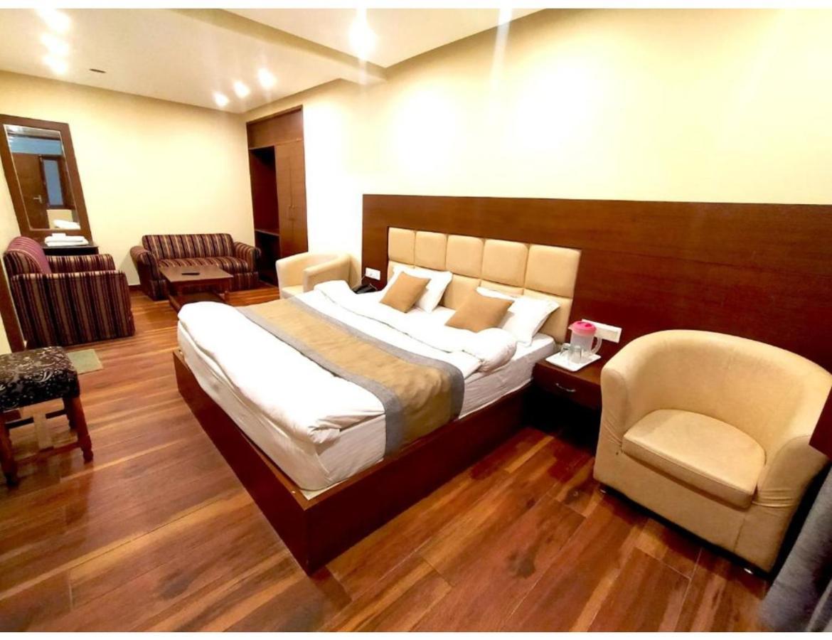 Samrat Hotel, Homestay