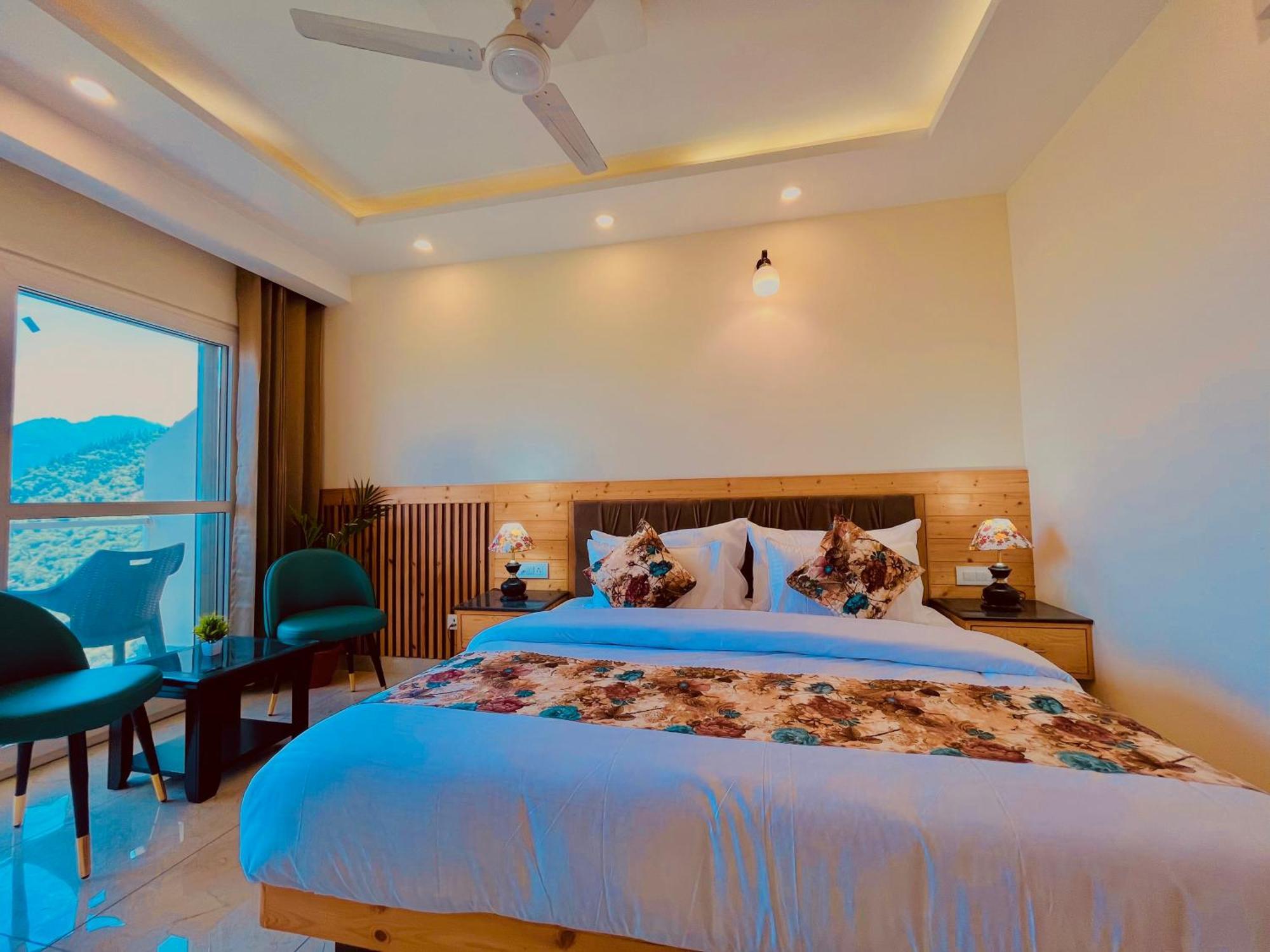 Pinerock Resort, ! Luxury ! Mountain View ! Open Terrace ! Cafe 4* Mussoorie