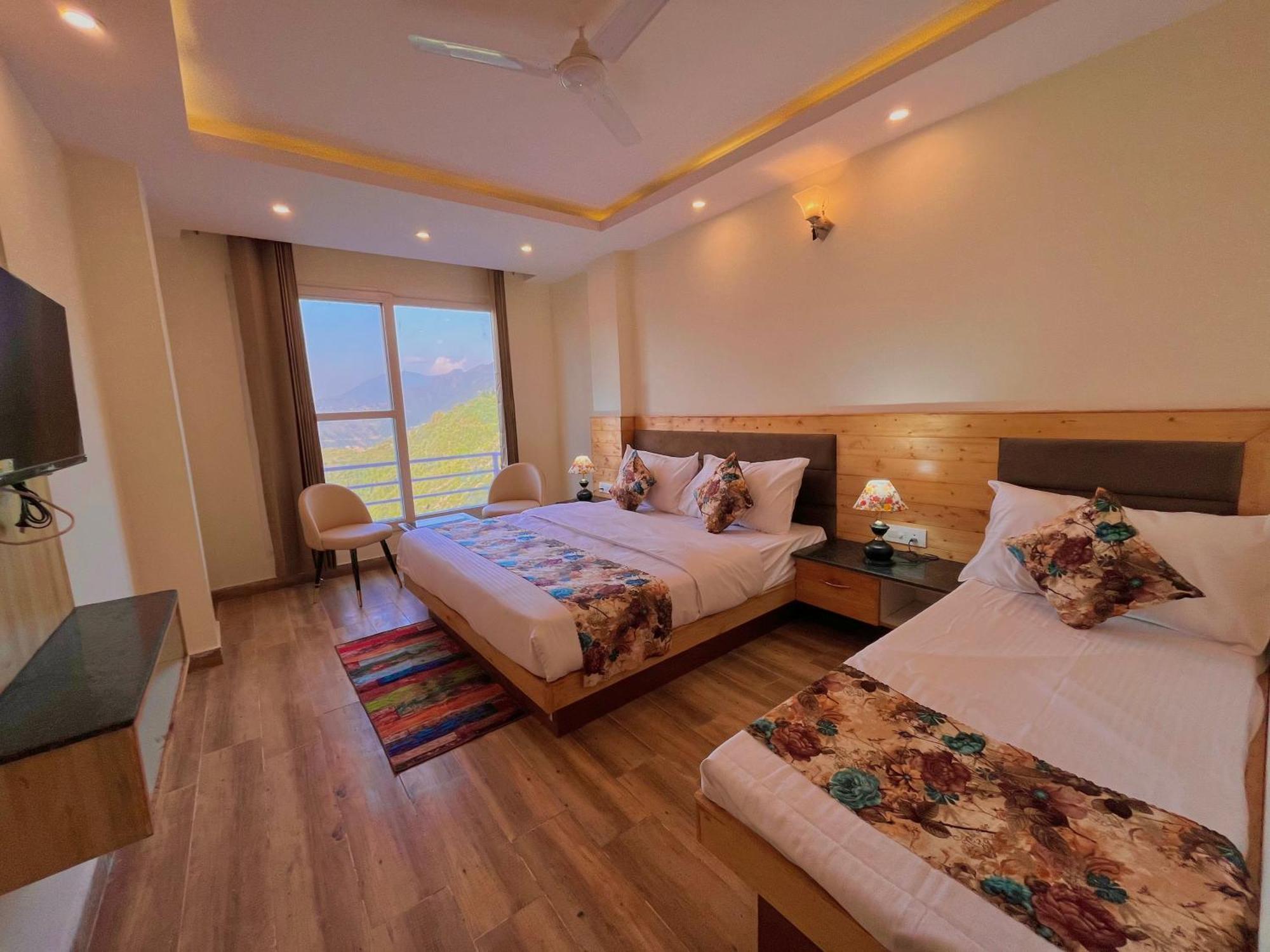 Pinerock Resort, ! Luxury ! Mountain View ! Open Terrace ! Cafe 4* Mussoorie