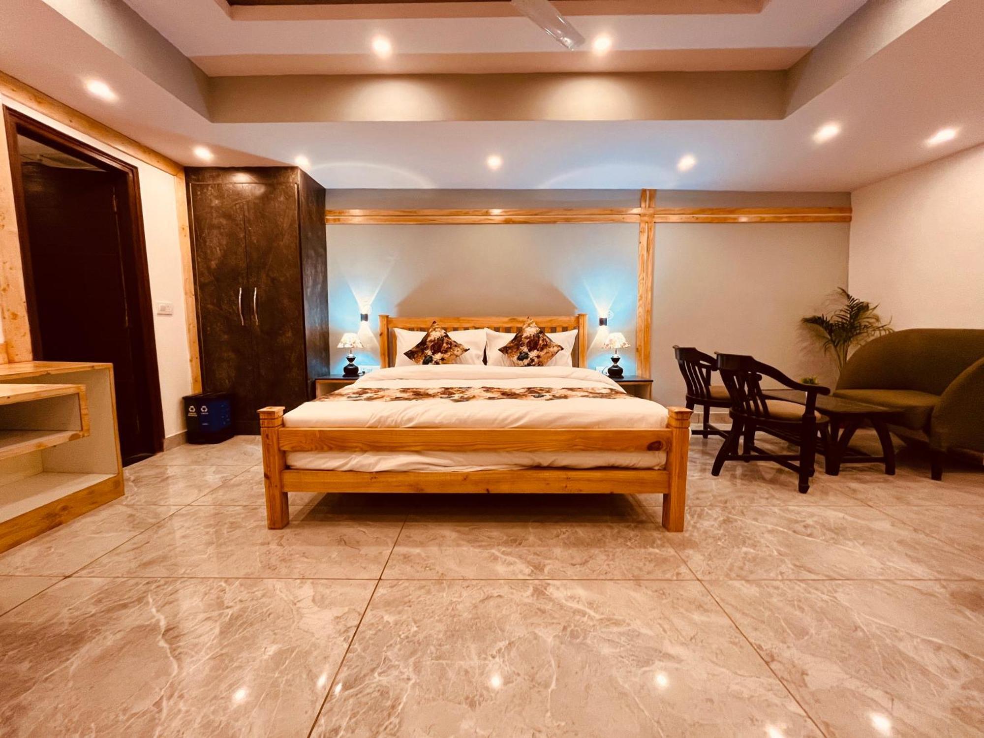 Pinerock Resort, ! Luxury ! Mountain View ! Open Terrace ! Cafe Mussoorie