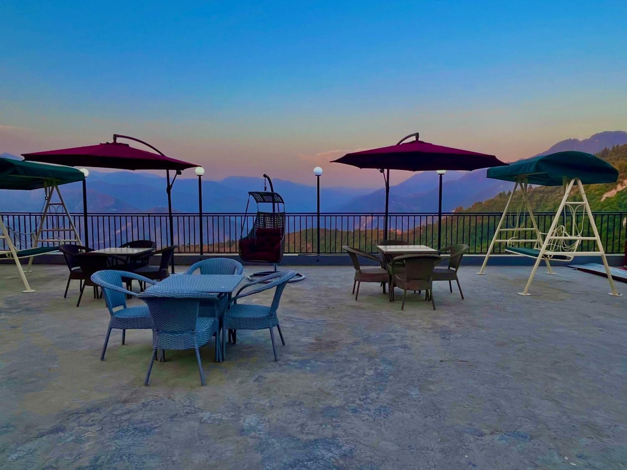 Hotel Pinerock Resort, ! Luxury ! Mountain View ! Open Terrace ! Cafe