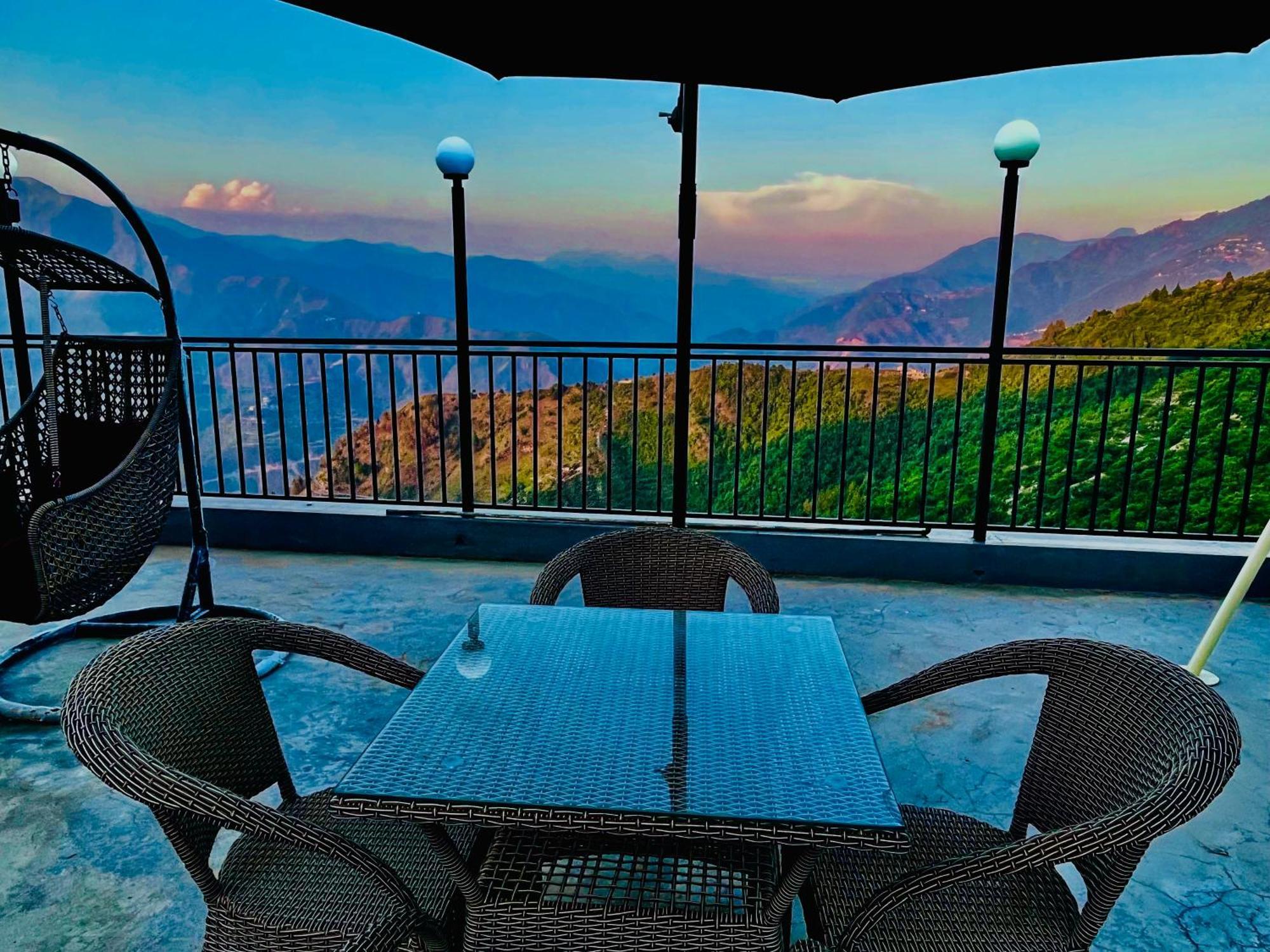 Pinerock Resort, ! Luxury ! Mountain View ! Open Terrace ! Cafe Hotel Mussoorie
