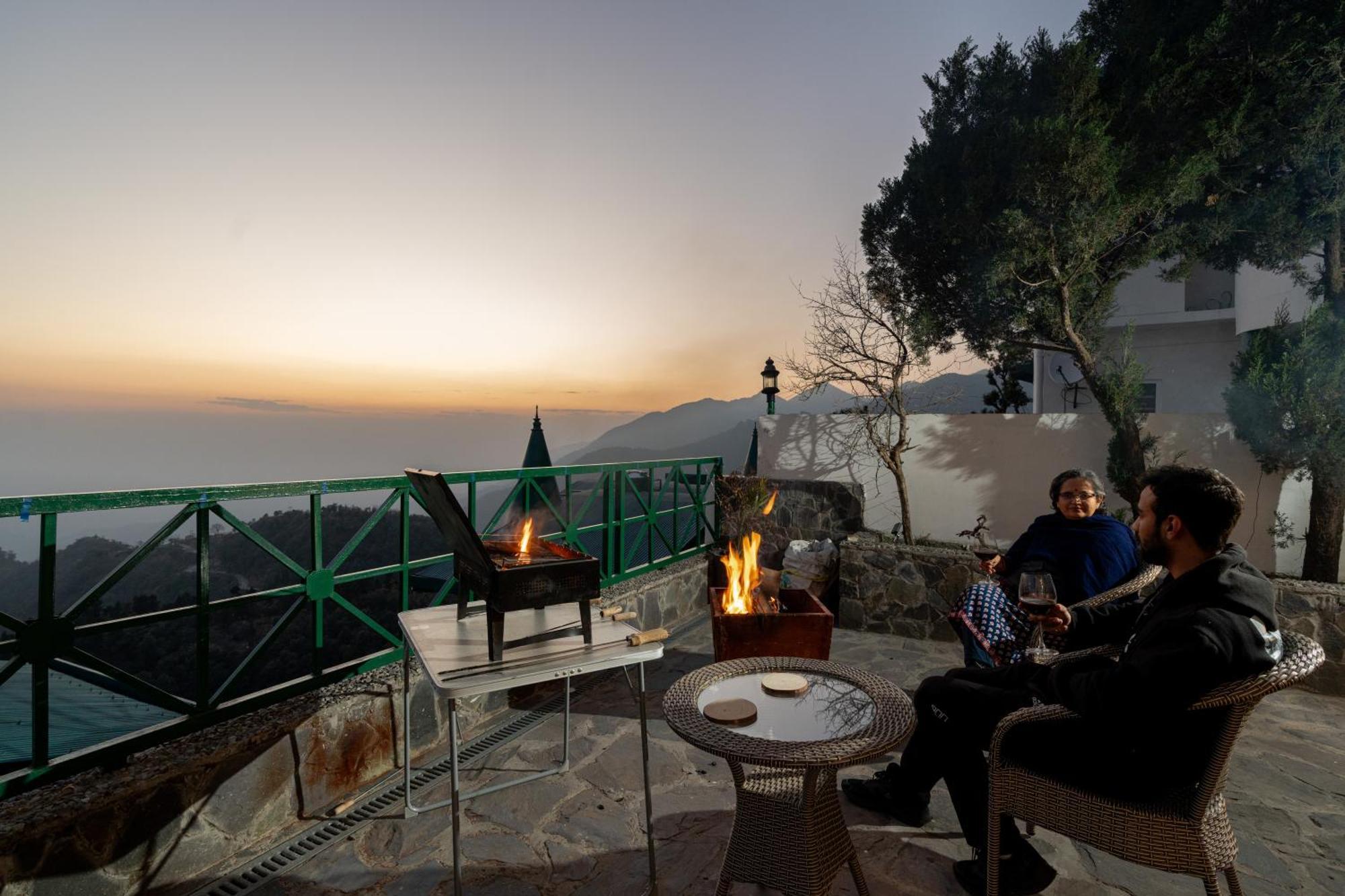 Saffronstays Wilbury Homes - The Cheese * Mussoorie
