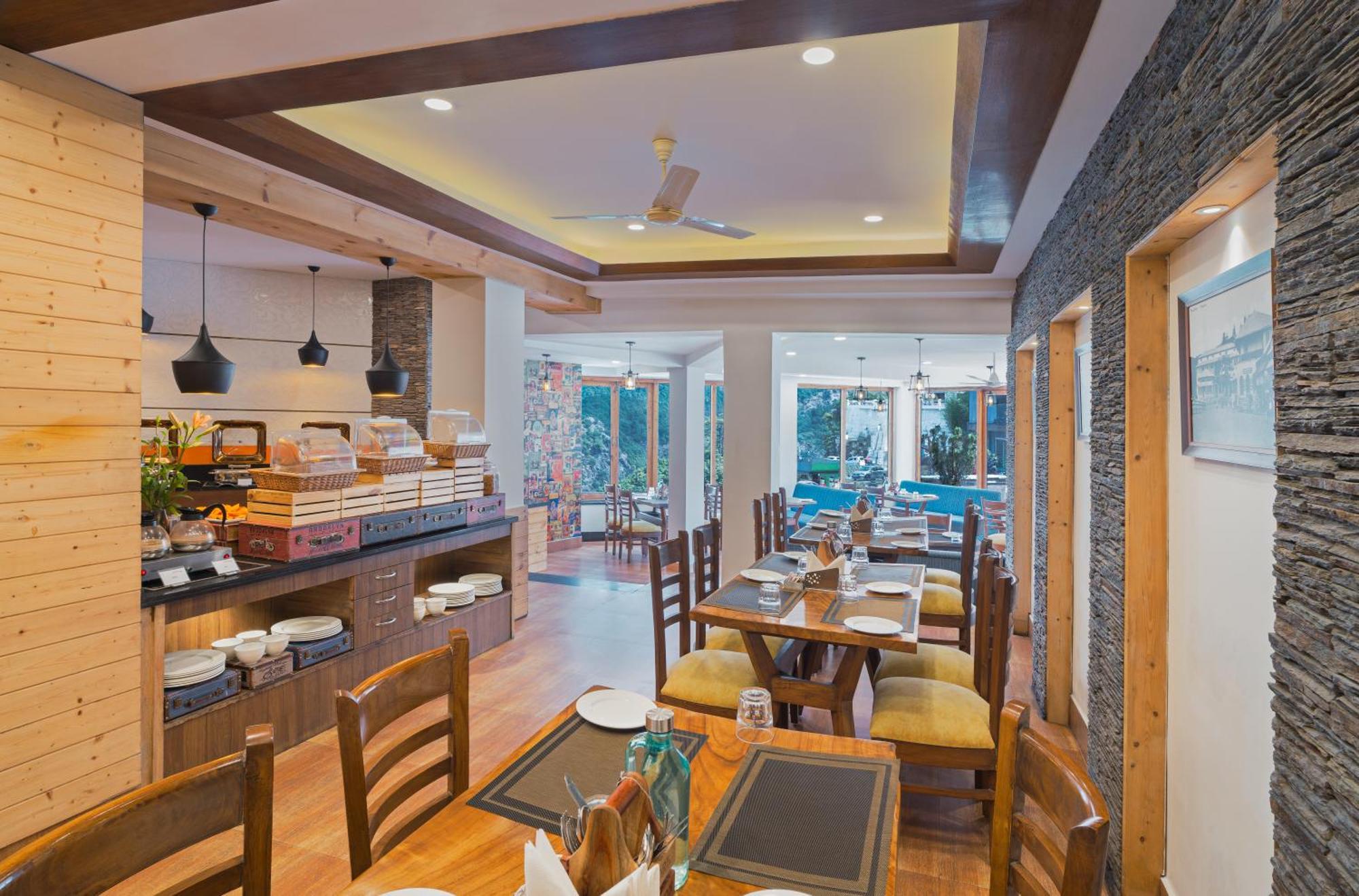 Zone Connect By The Park Hotel