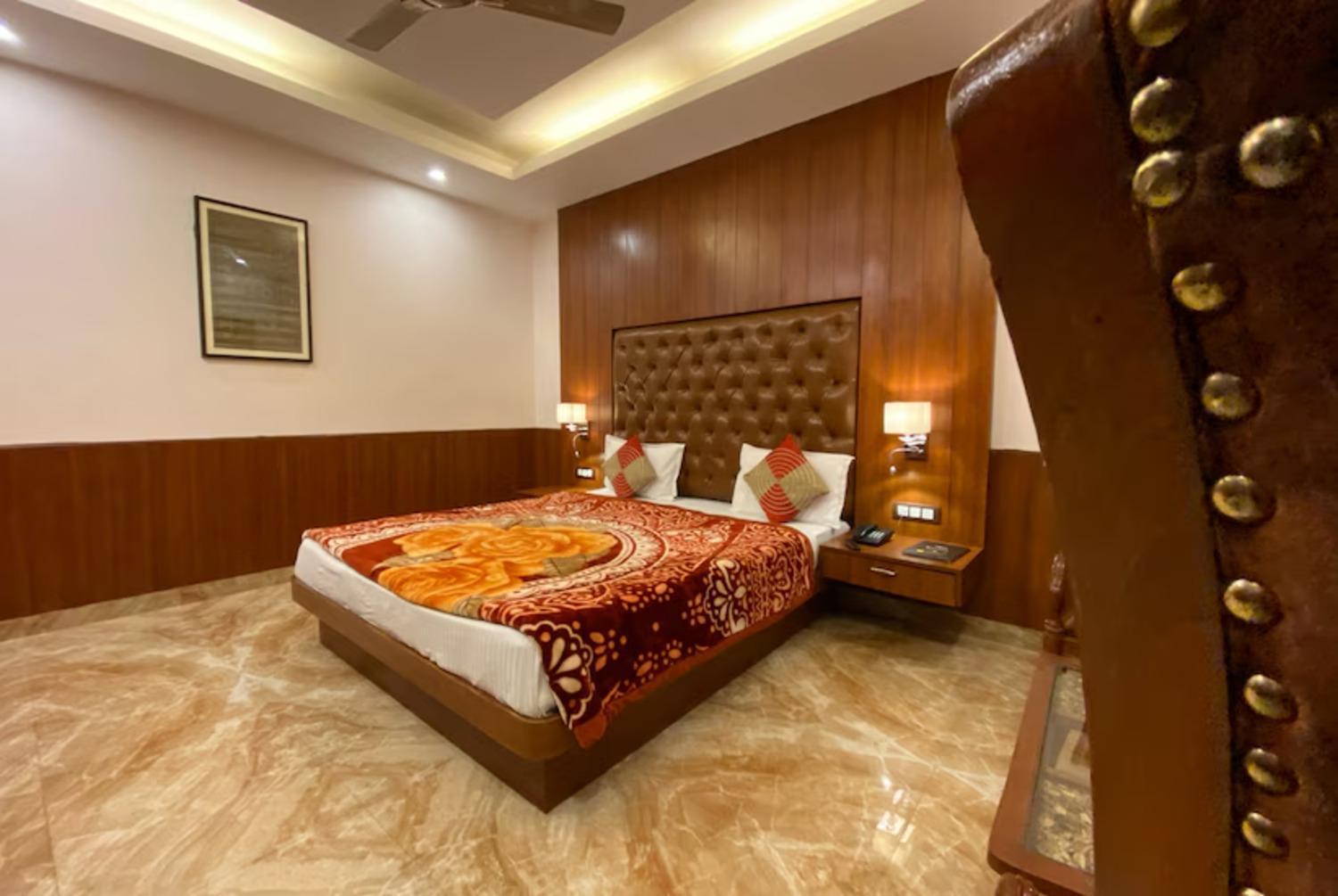 Hotel Aura Stays By Mm Mussoorie
