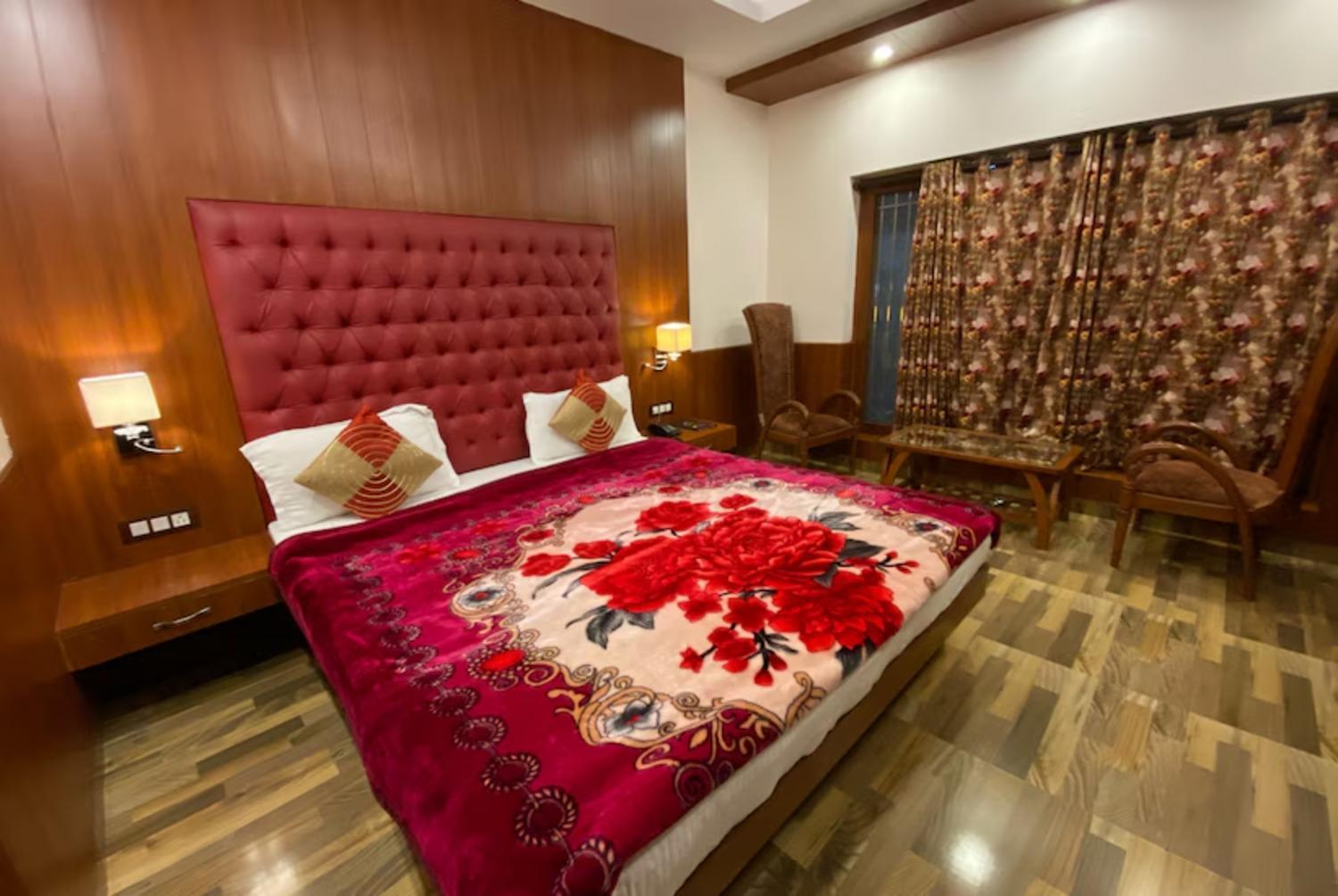 Aura Stays By Mm Hotel 4*