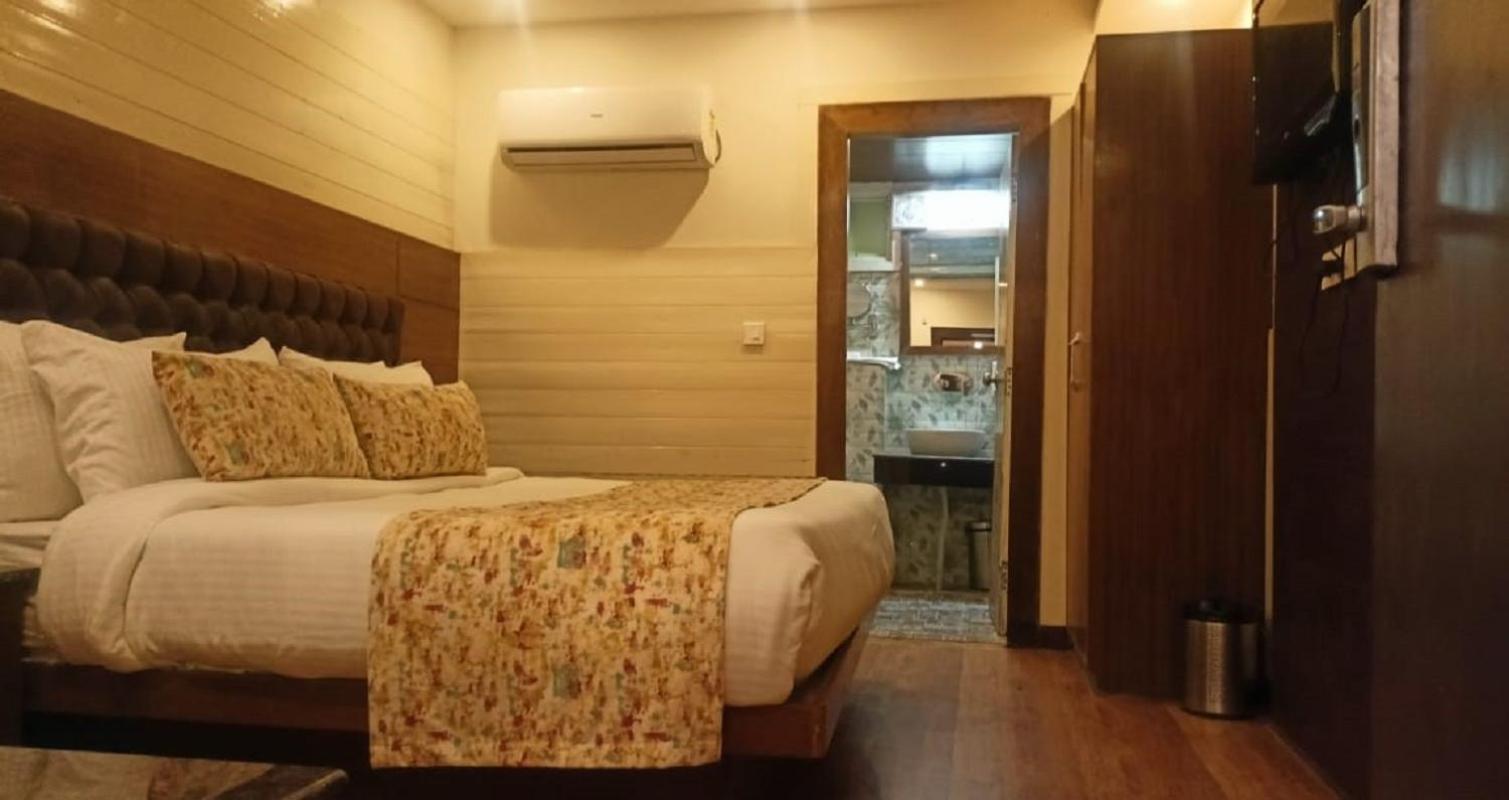 Yashshree Mall Road Hotel Mussoorie