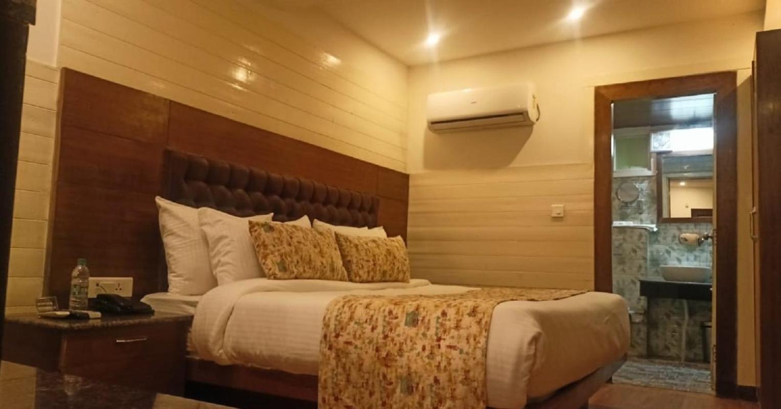 Hotel Yashshree Mall Road