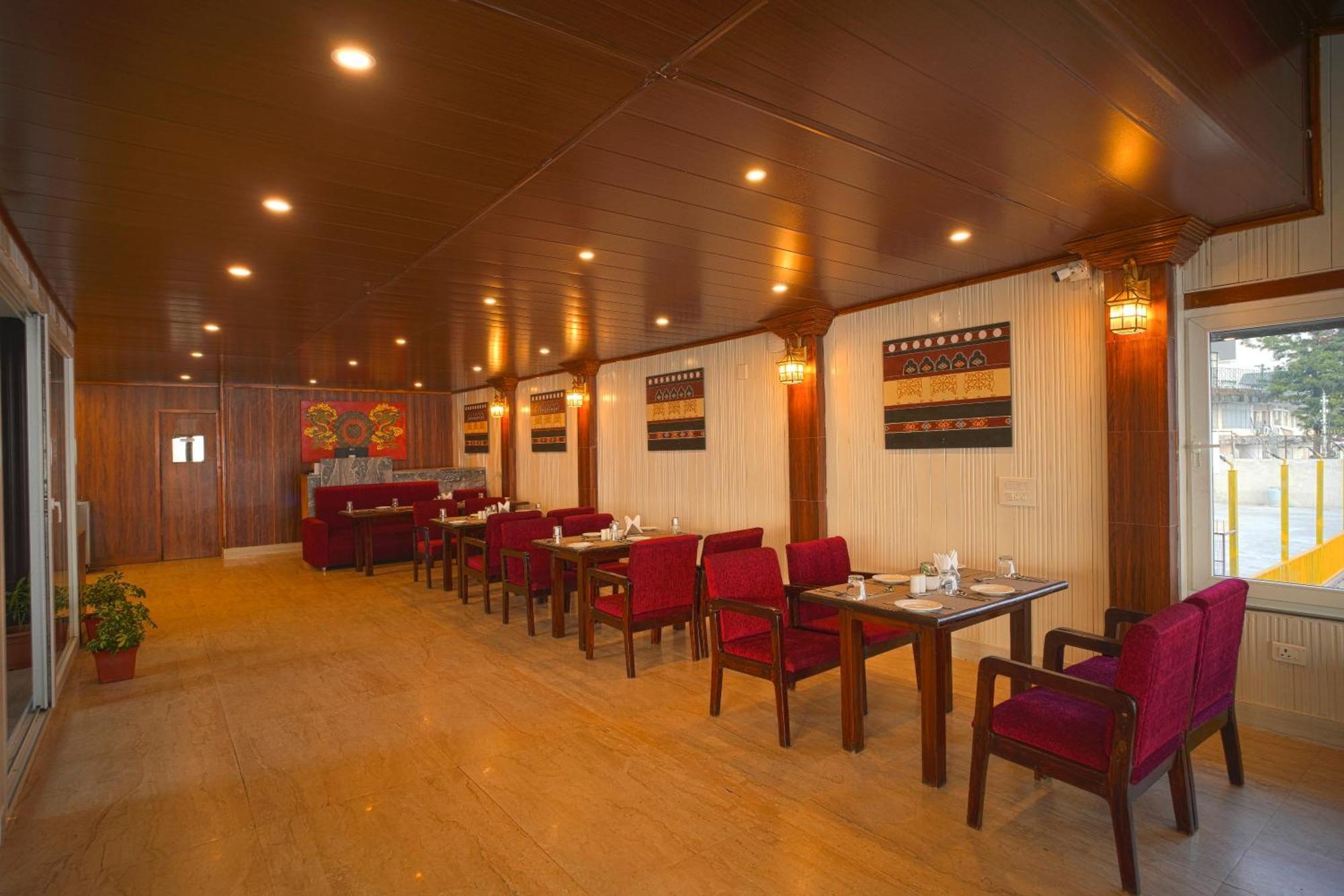 Yashshree Mall Road 4*