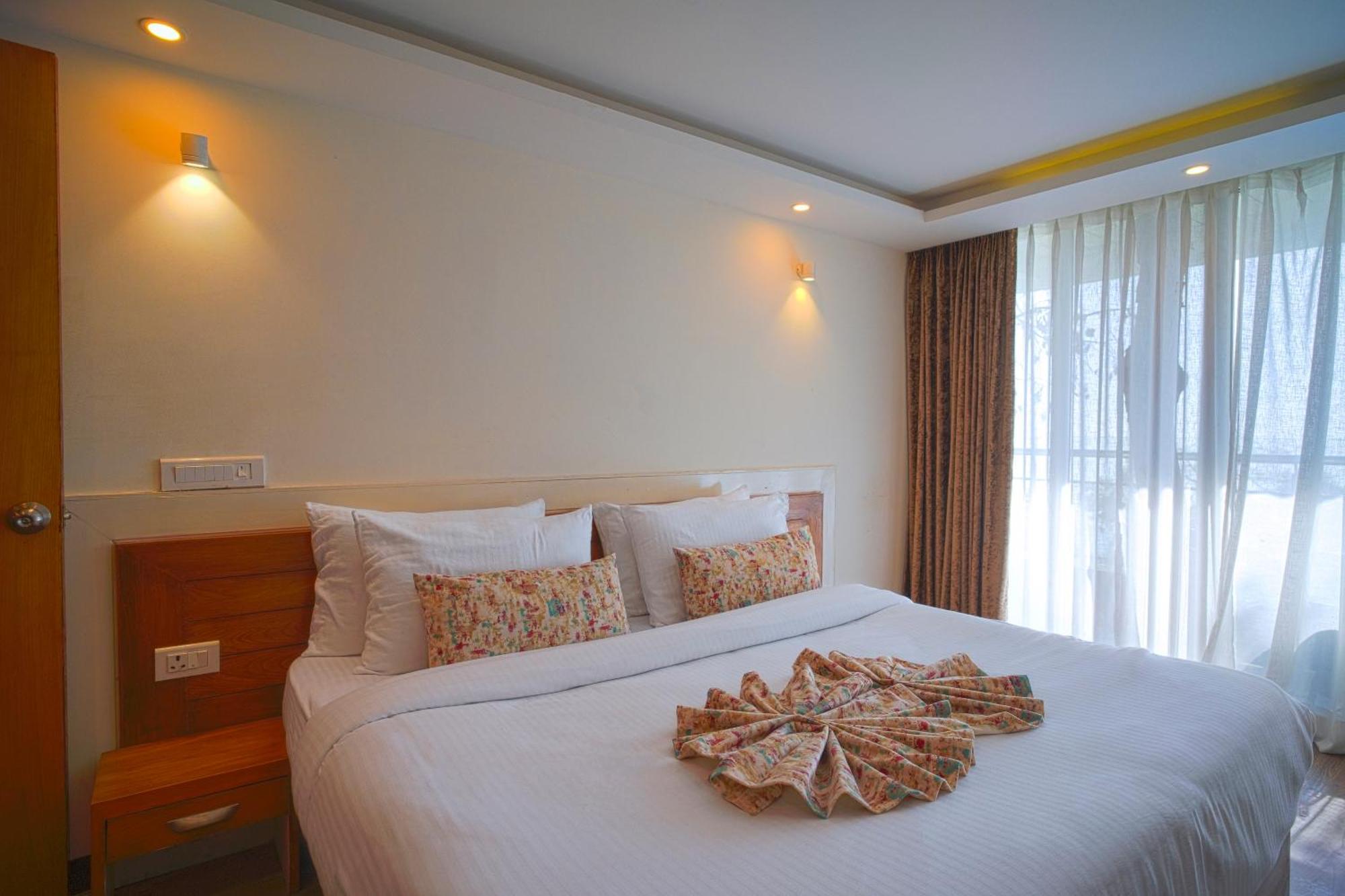 Yashshree Mall Road 4*
