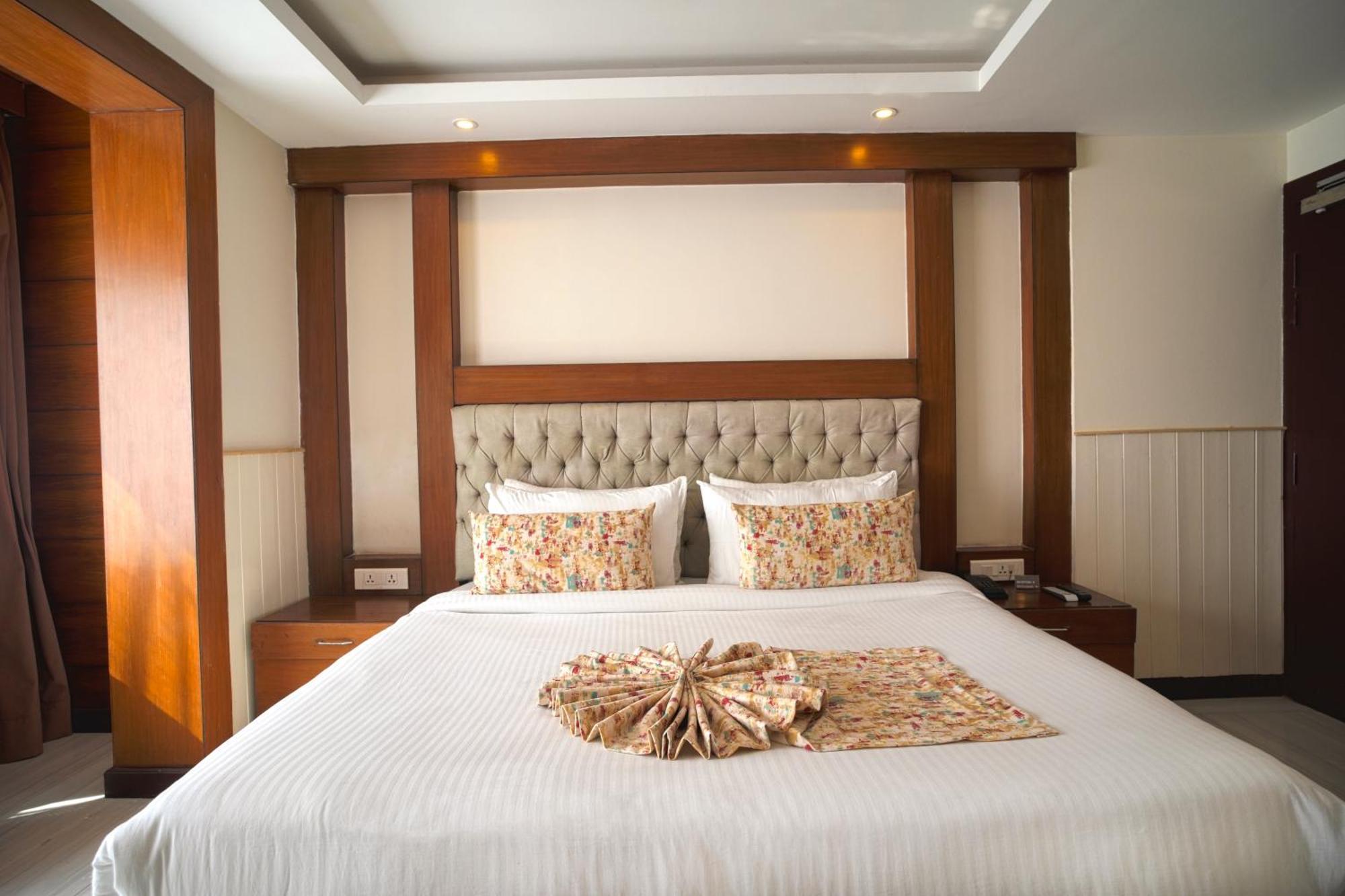 Hotel Yashshree Mall Road 4*