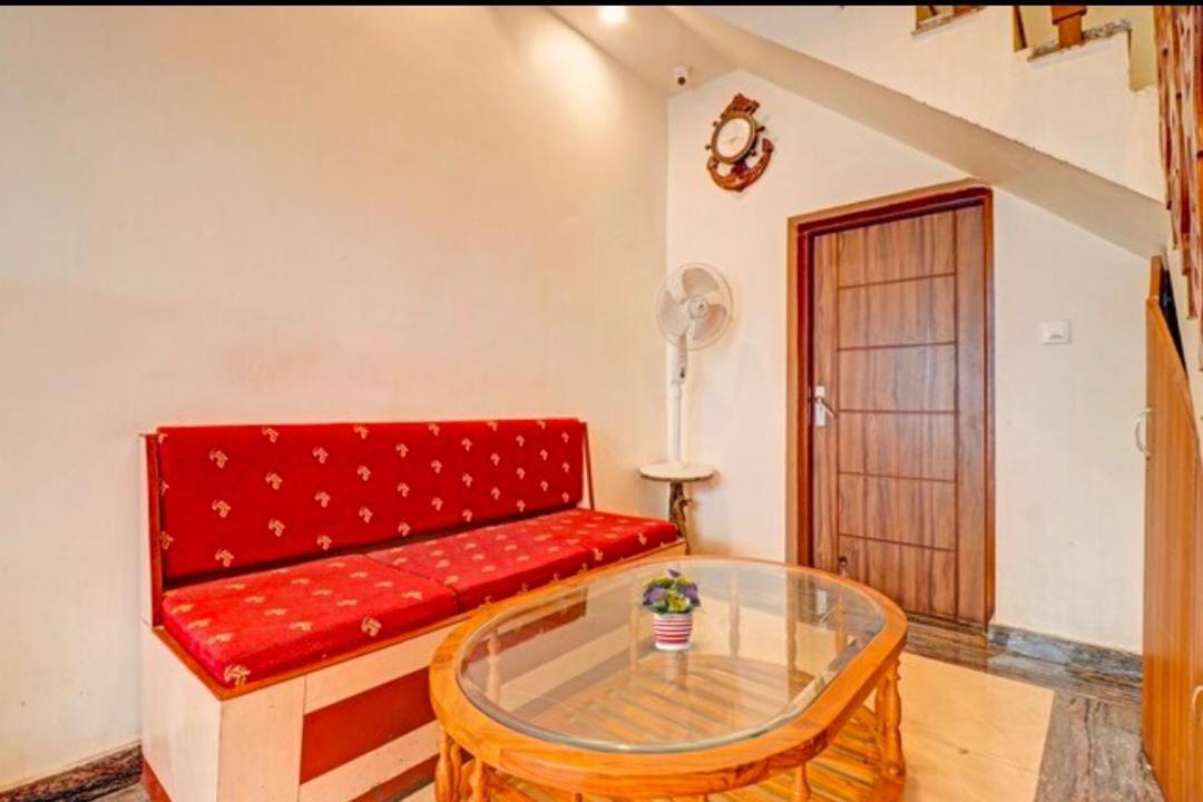 Clock View Square Hotel 2*
