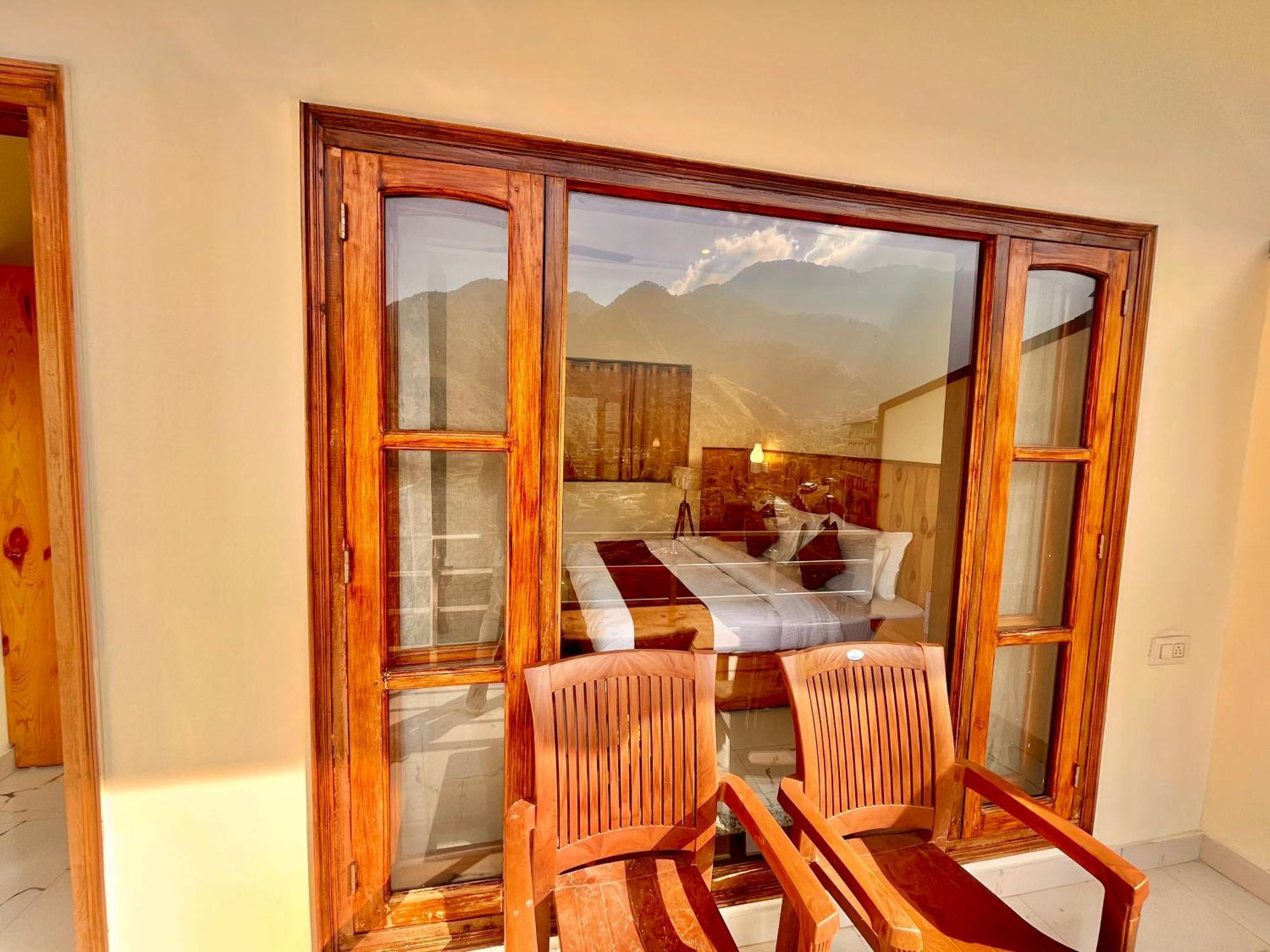 The Kempty Fall Resort, - Lavish & Luxury 5* Mussoorie