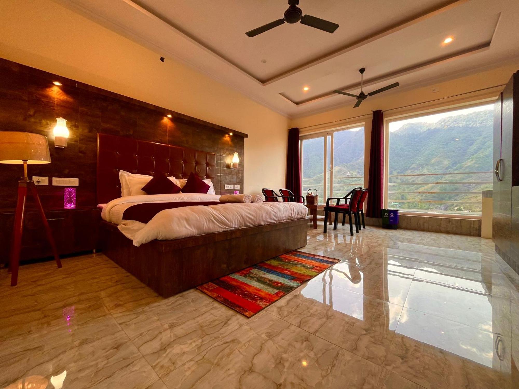 Hotel The Kempty Fall Resort, - Lavish & Luxury