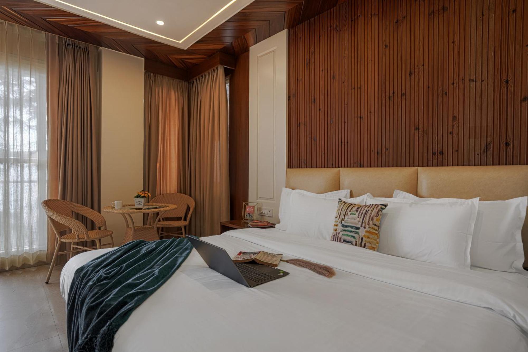 Saffronstays Library Enclave - 2-bhk Luxury With Valley View, Mall Road Mussoorie
