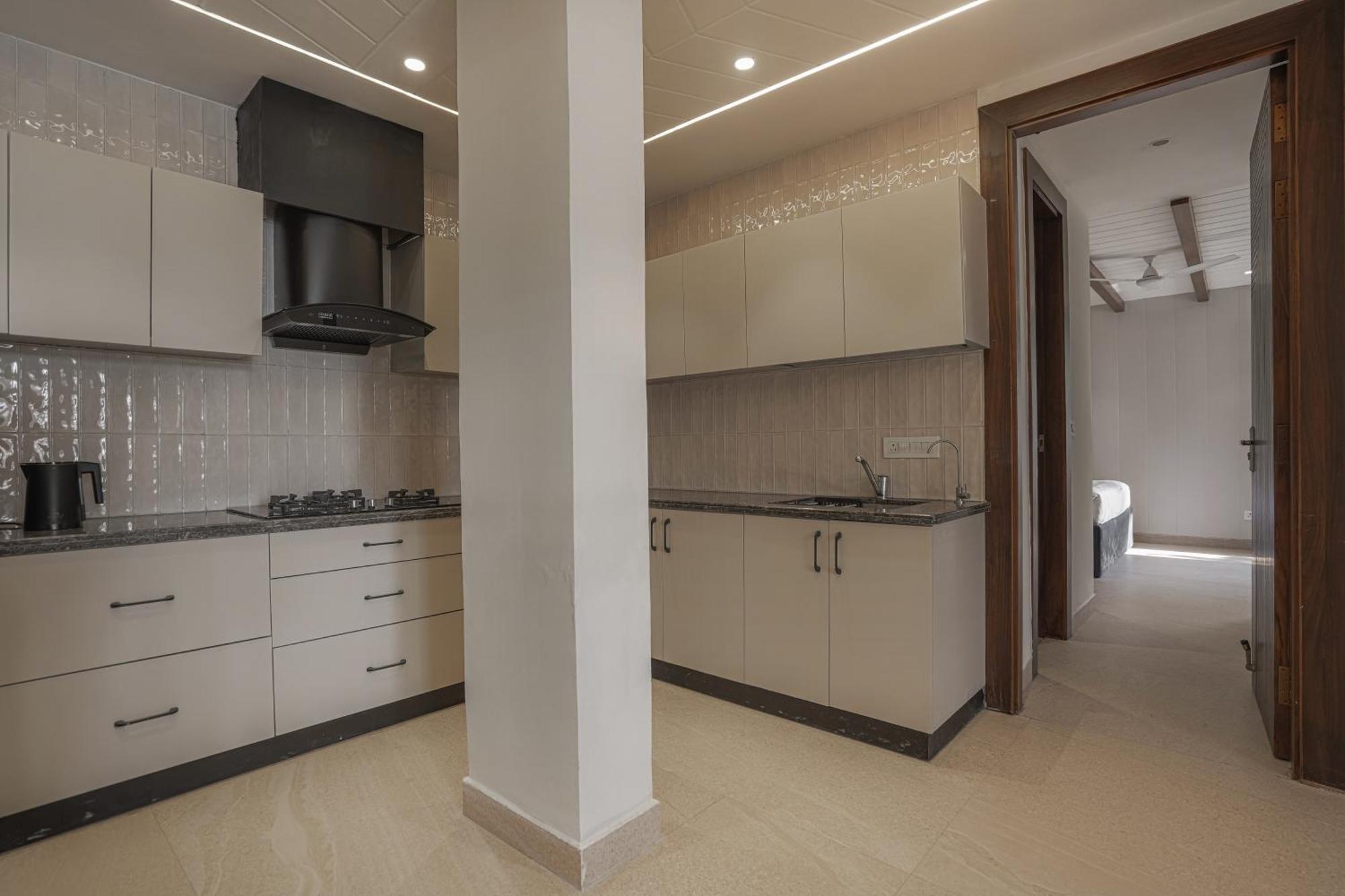 Saffronstays Library Enclave - 2-bhk Luxury With Valley View, Mall Road Villa *