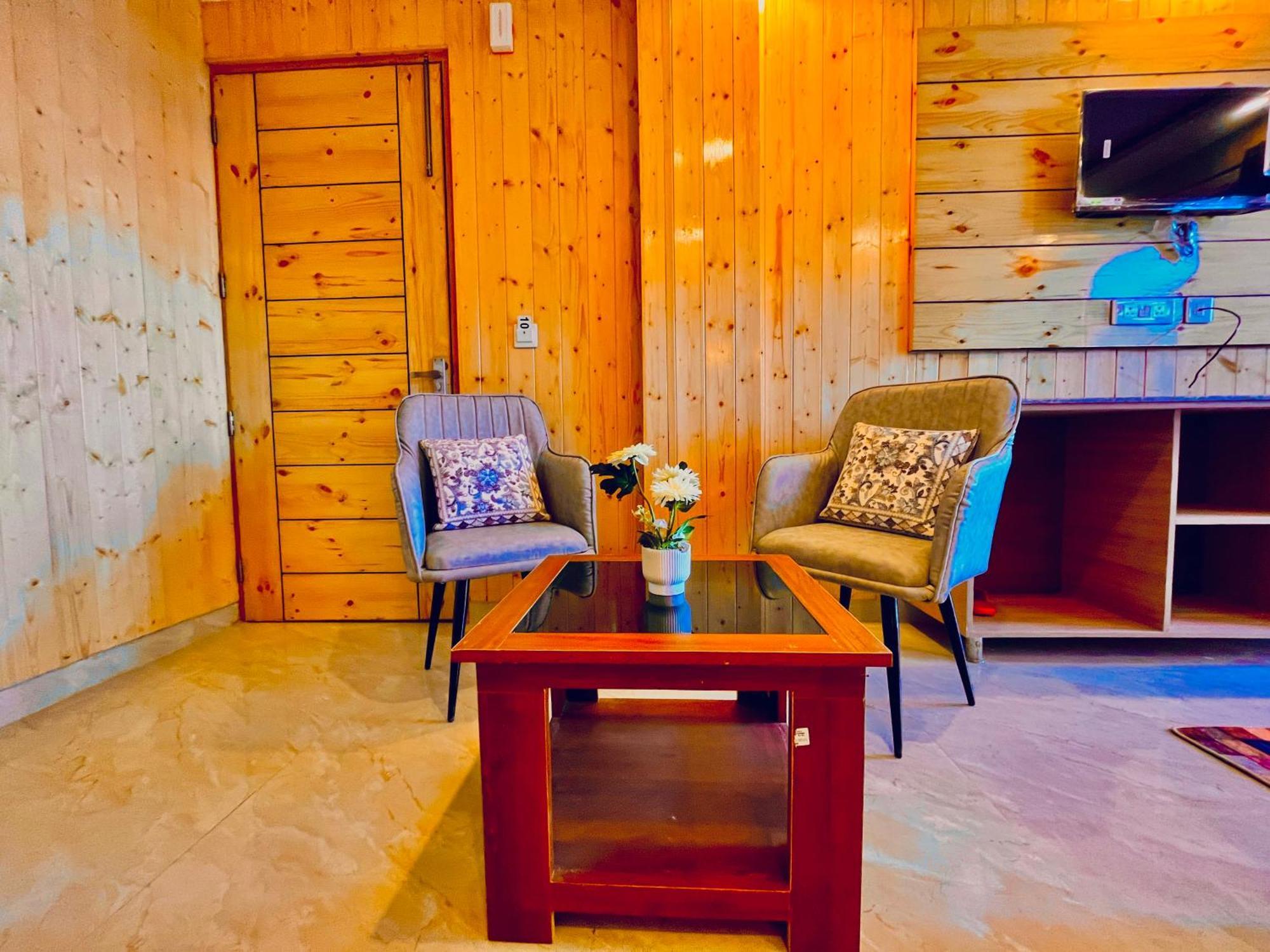 Hotel Crown, Mussoorie - A Four Star Luxury Hotel 4* Mussoorie