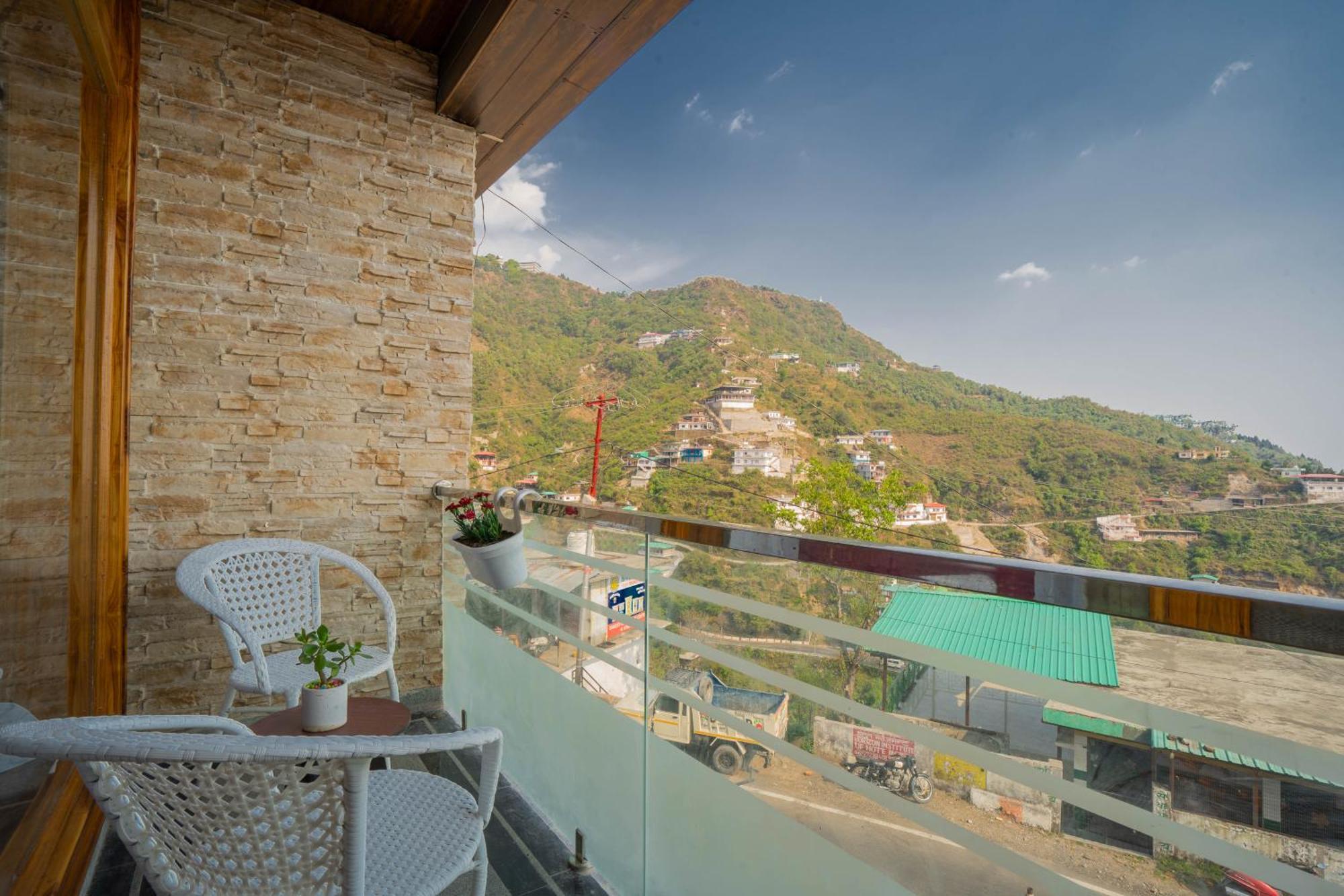 Perfectstayz Paradise Near Bhatta Falls Hotel
