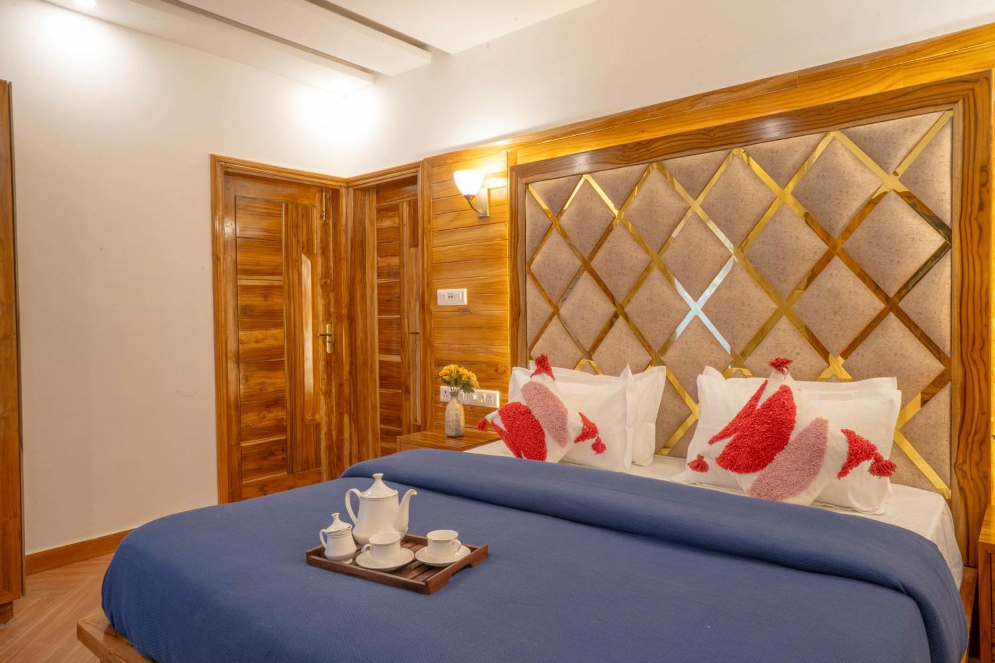 Perfectstayz Paradise Near Bhatta Falls 5* Mussoorie