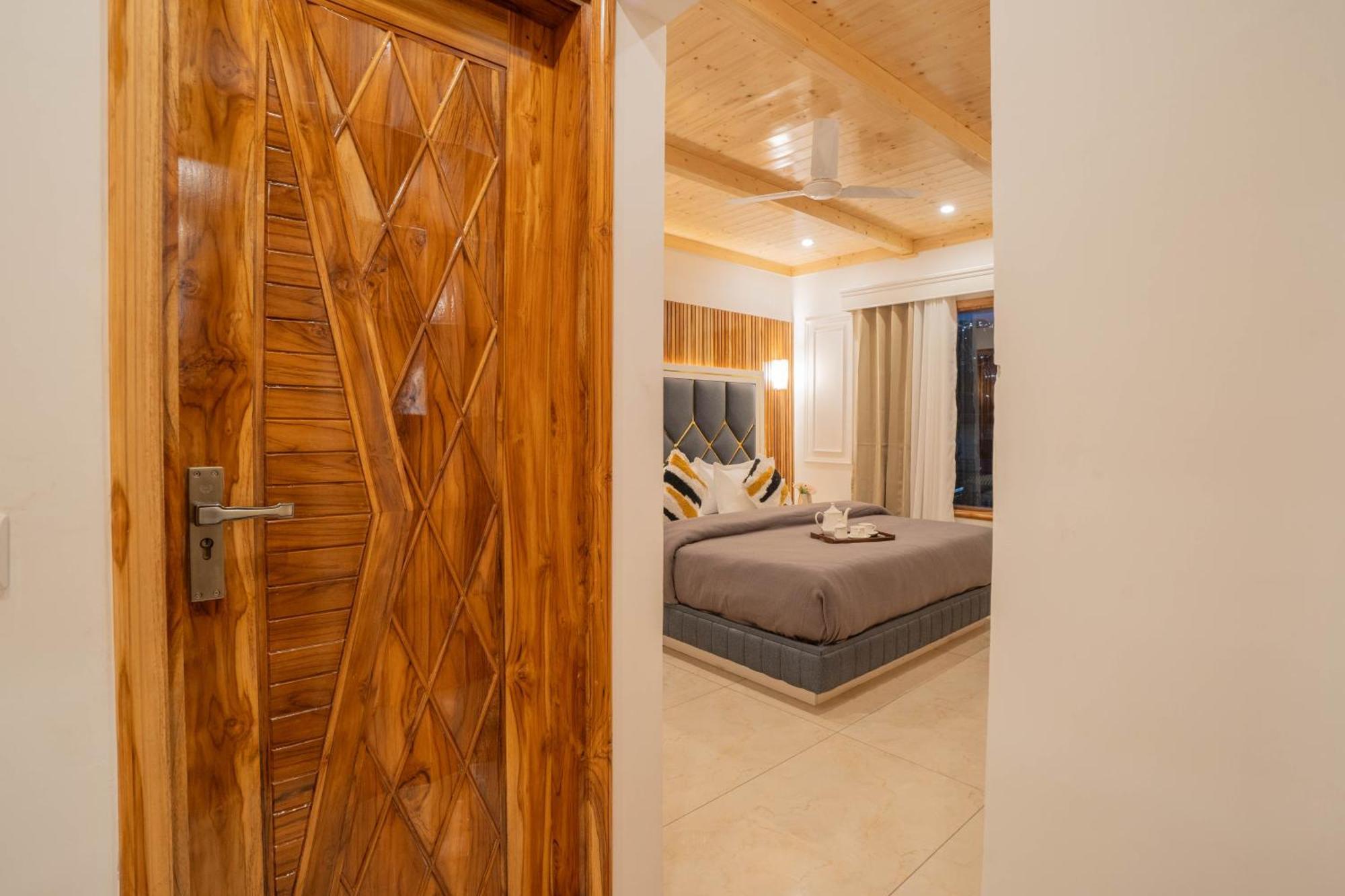 Perfectstayz Paradise Near Bhatta Falls Hotel 5*