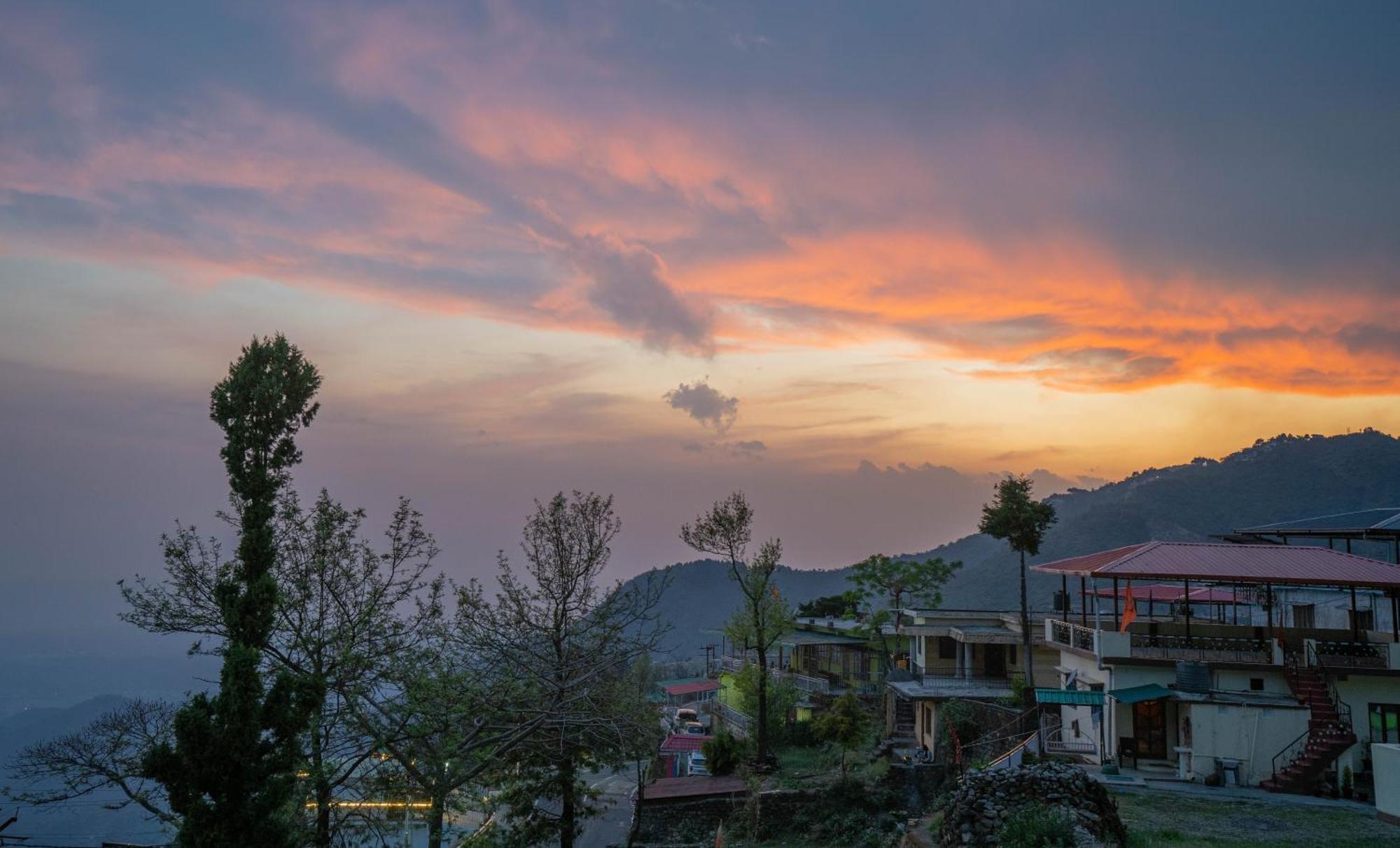 Perfectstayz Paradise Near Bhatta Falls Mussoorie
