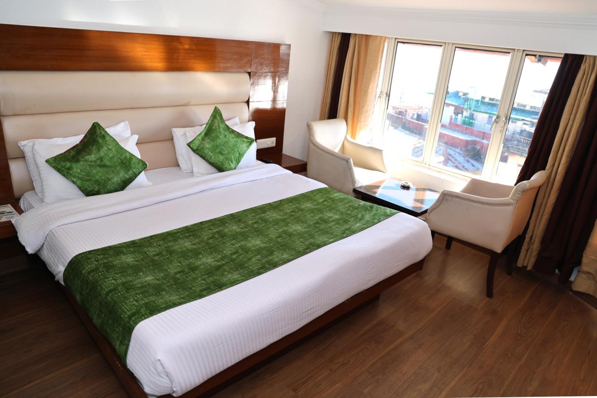Hotel Royal Queen - Mall Road Mussoorie