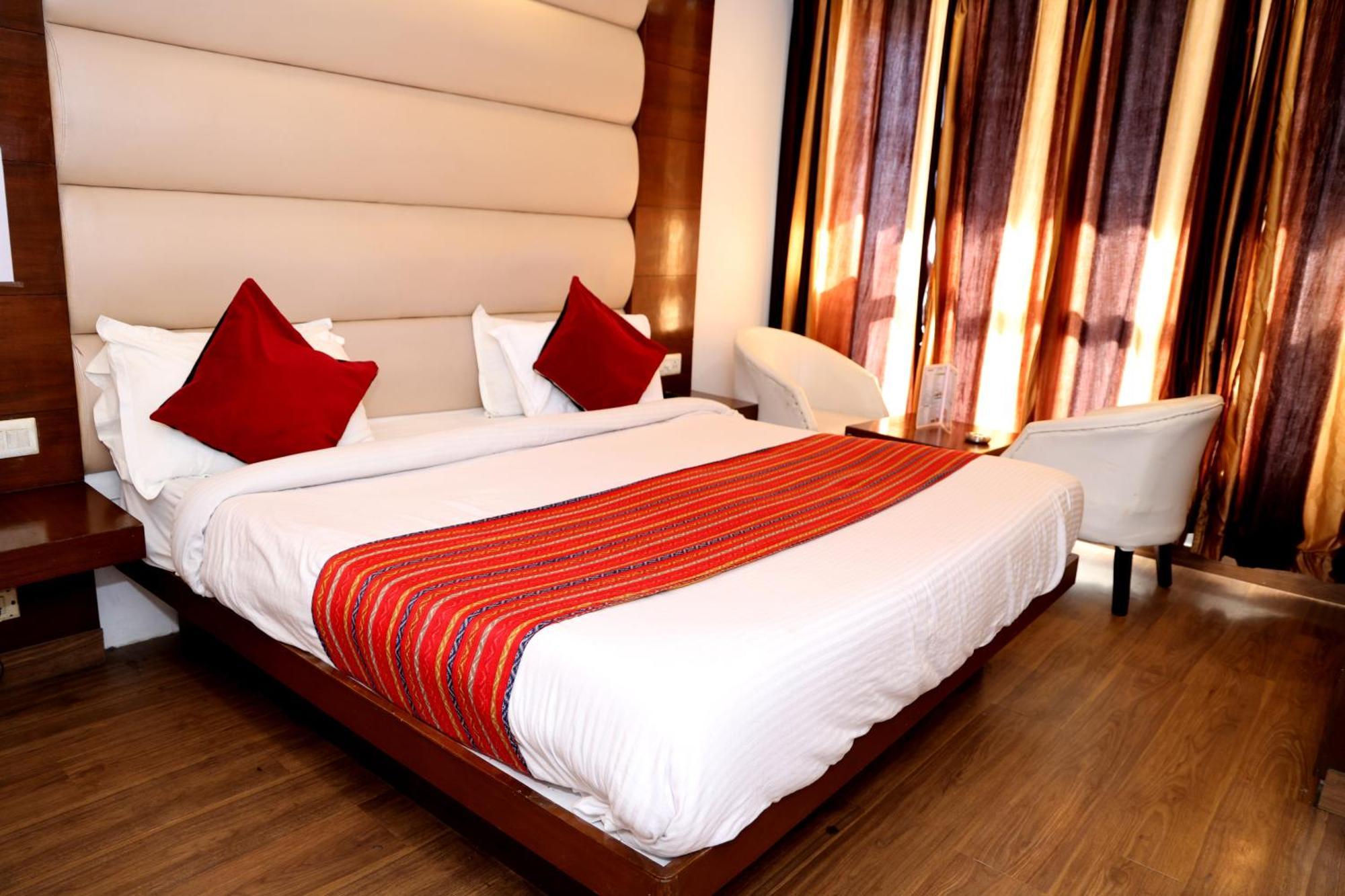 Royal Queen - Mall Road 3* Mussoorie