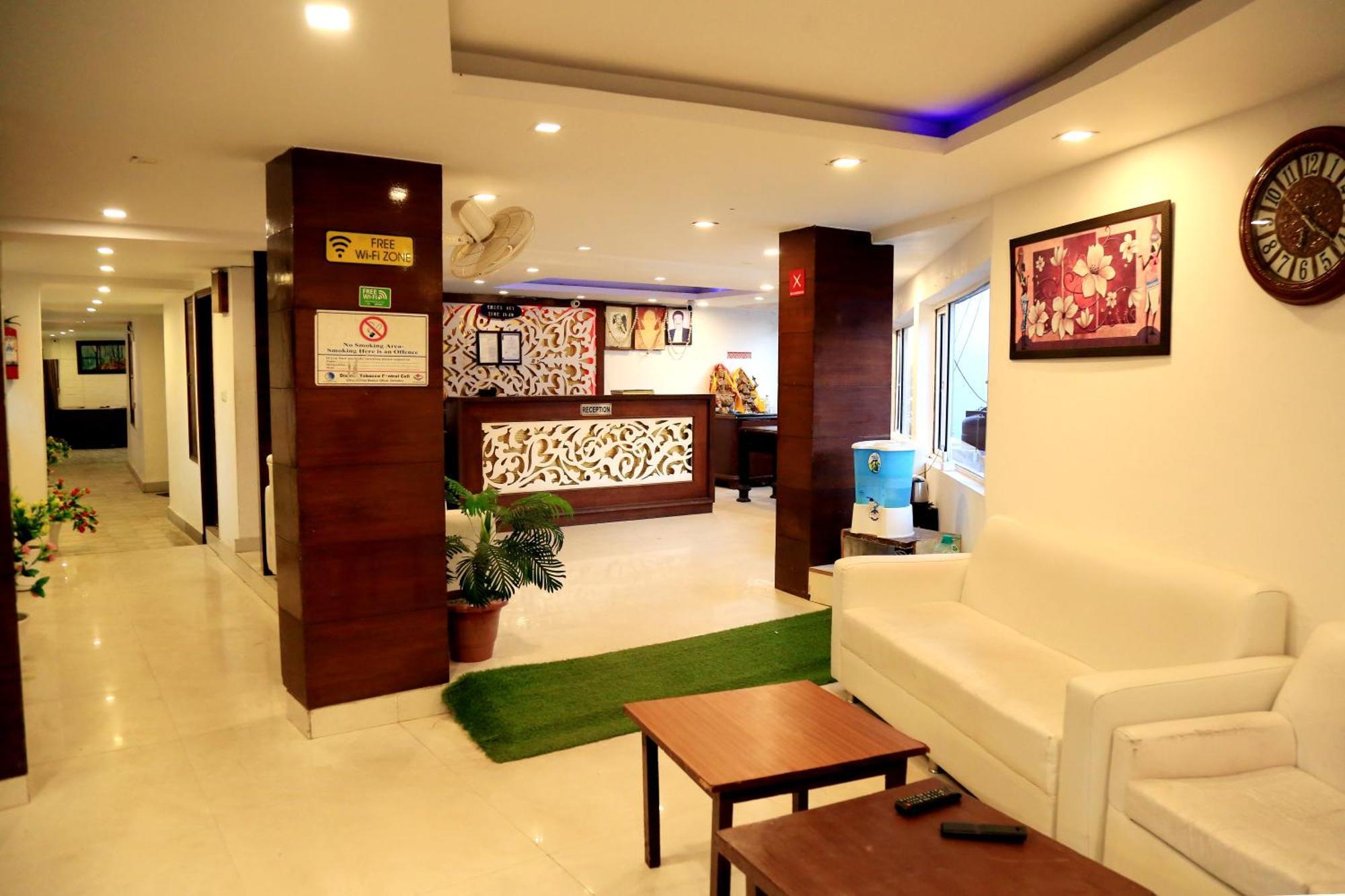 Royal Queen - Mall Road Hotel 3*
