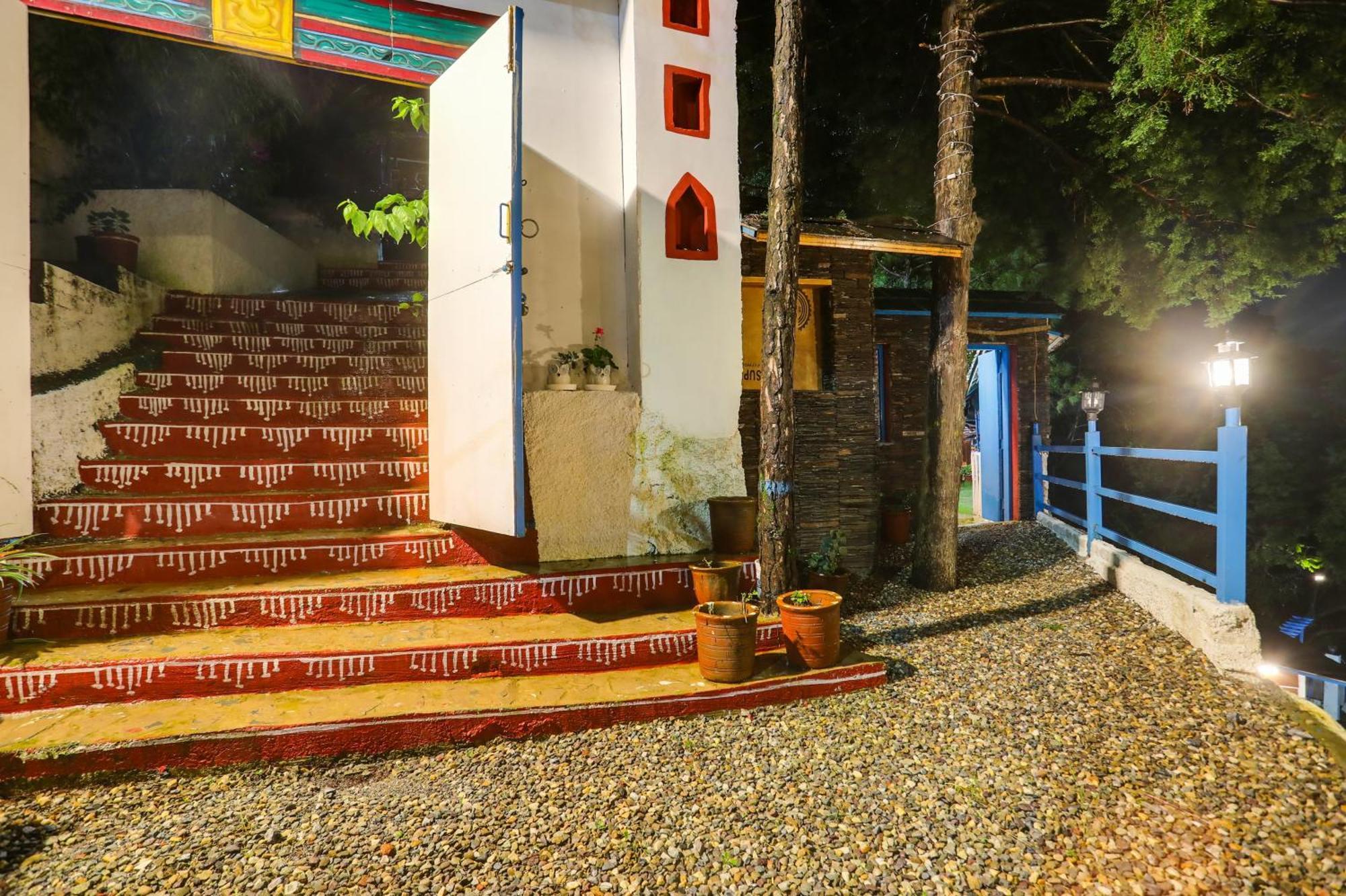 Resort Palette Bhatta Falls 5*
