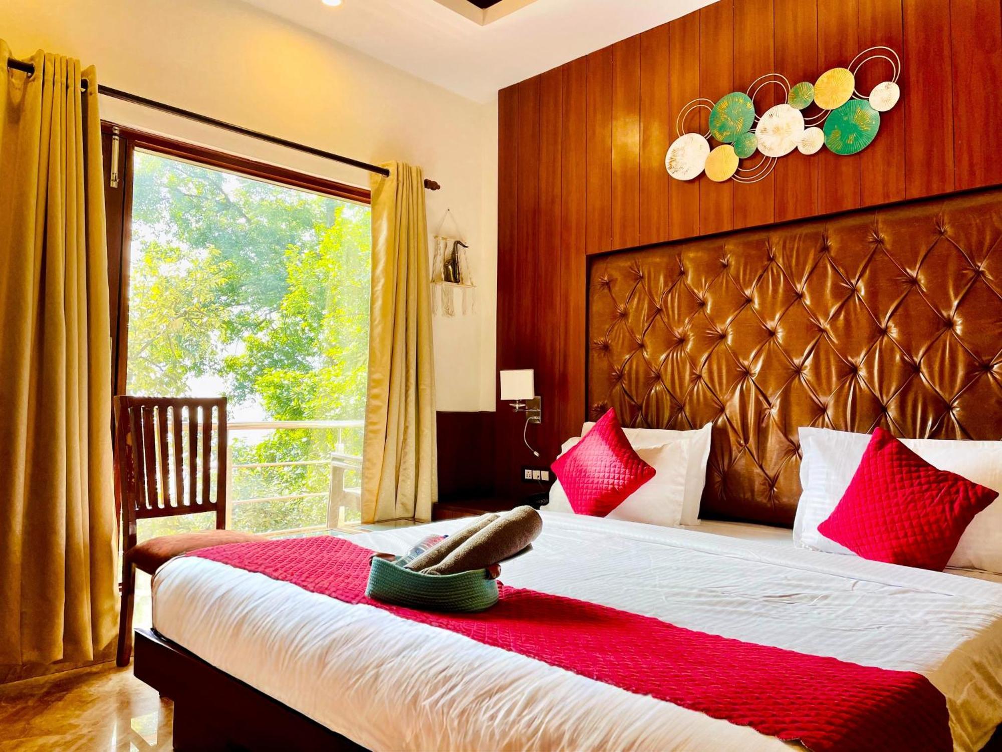 Plutus Luxury Boutique * Mussoorie