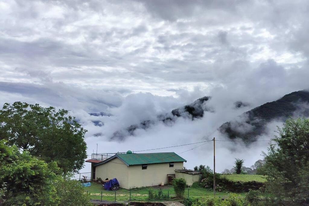 The Highlander's * Mussoorie