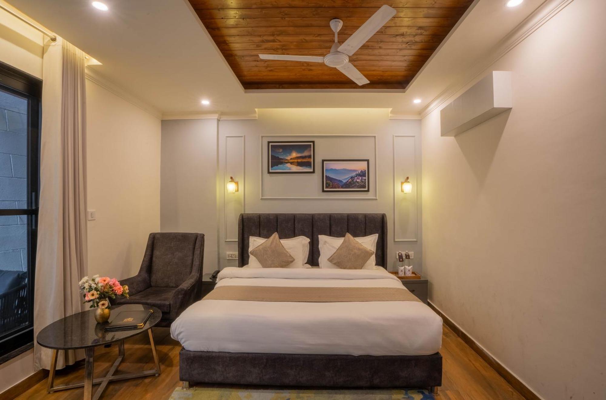 Westend By Perfectstayz At Mall Road 5*