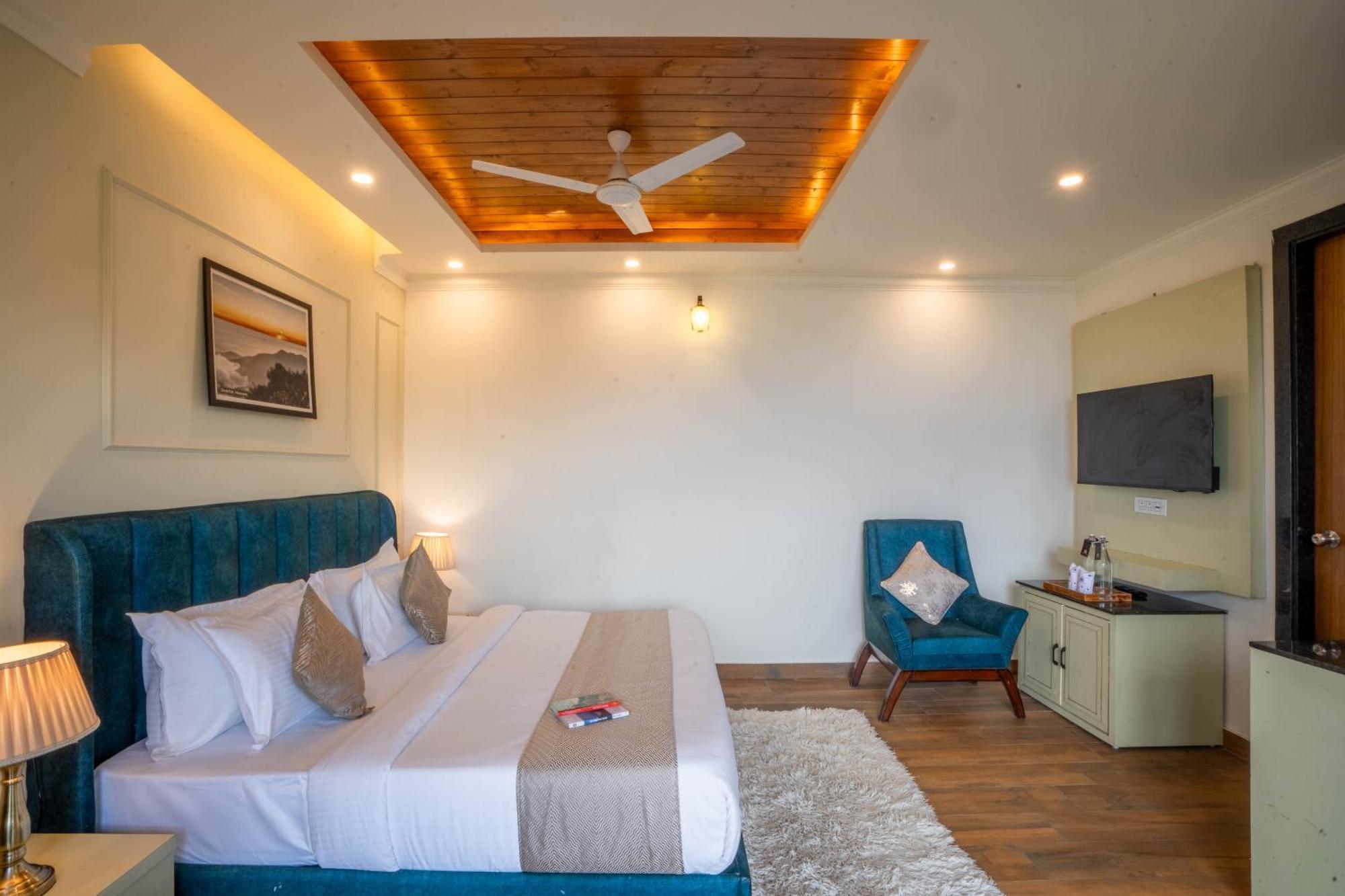 Hotel Westend By Perfectstayz At Mall Road 5*