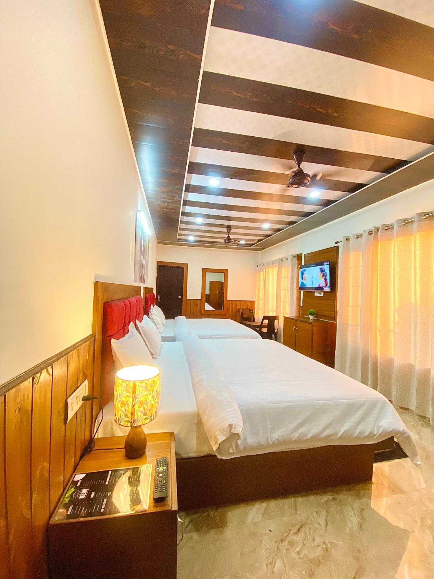 Homestay Endeavour Rooftop Restraunt