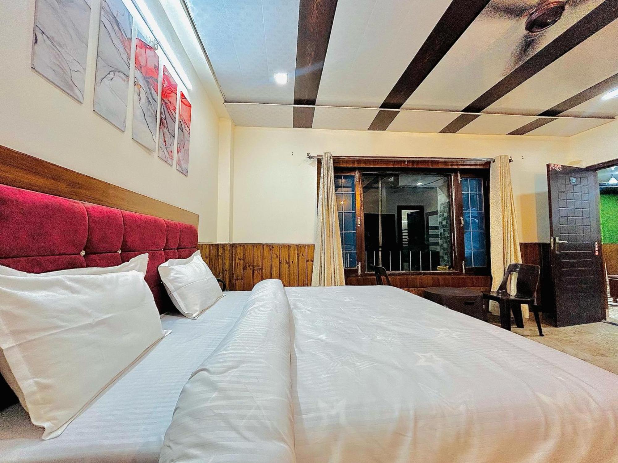 Endeavour Rooftop Restraunt Homestay