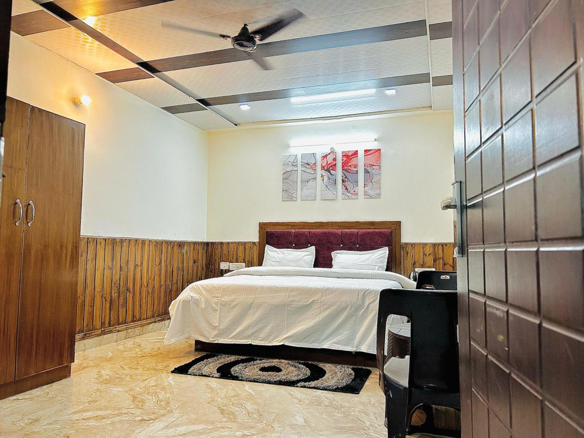 Homestay Endeavour Rooftop Restraunt Mussoorie
